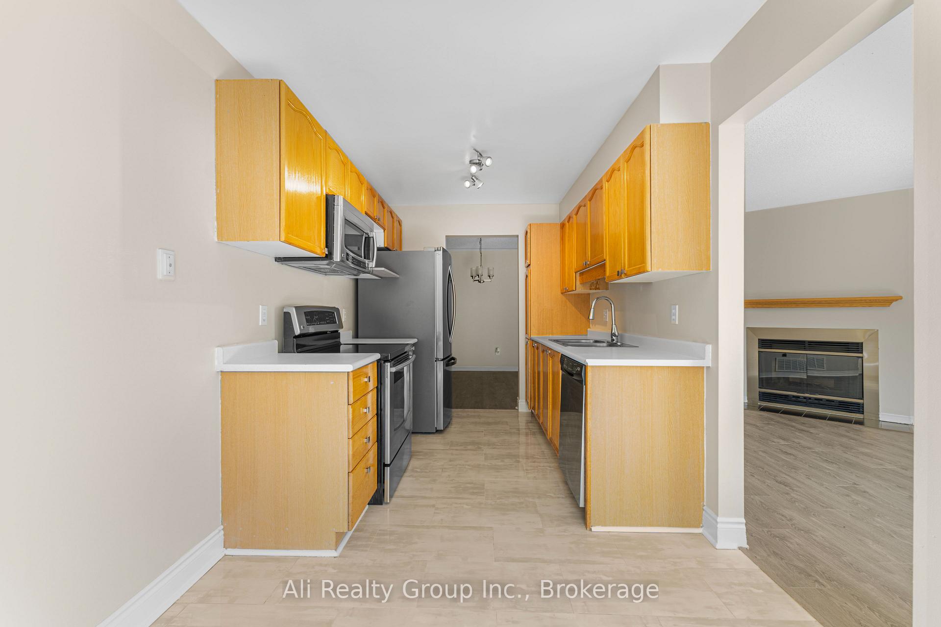 Photo 9 of 68 Piper Crescent, Ottawa, Kanata - Morgan's Grant/South March — HOMEH