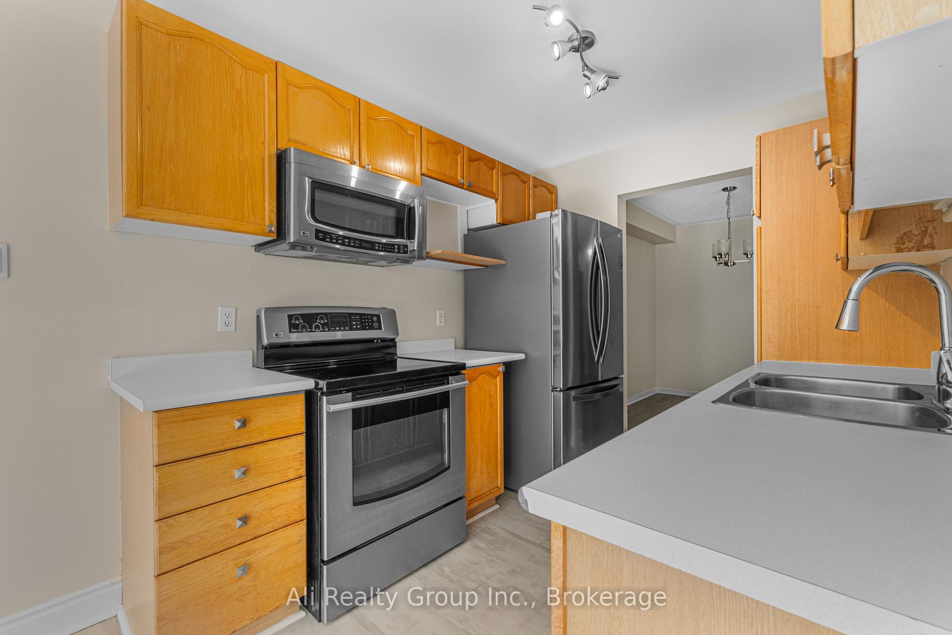 Photo 10 of 68 Piper Crescent, Ottawa, Kanata - Morgan's Grant/South March — HOMEH