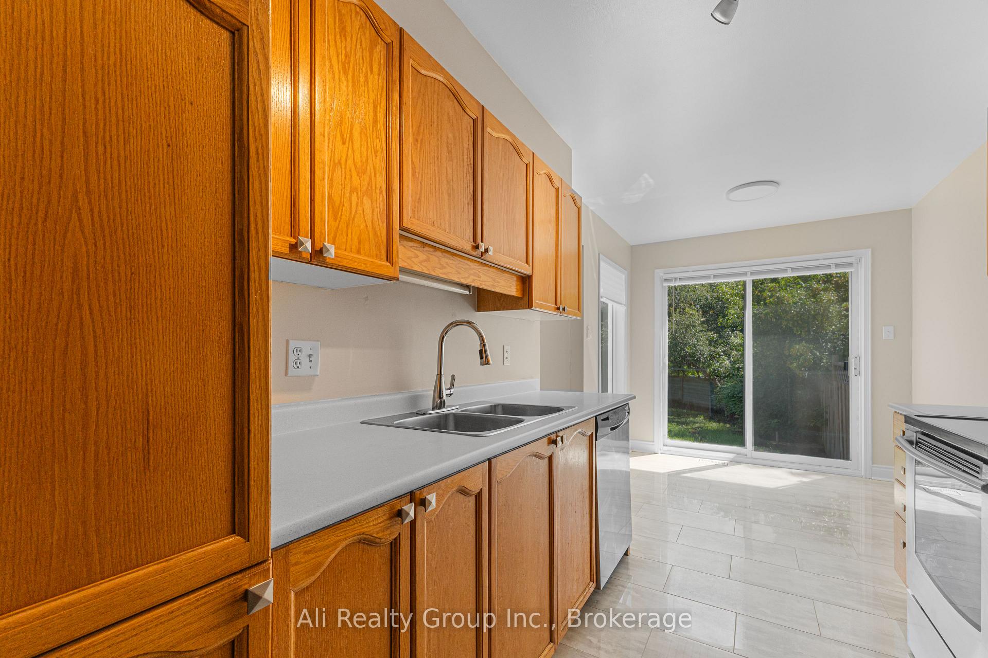 Photo 11 of 68 Piper Crescent, Ottawa, Kanata - Morgan's Grant/South March — HOMEH