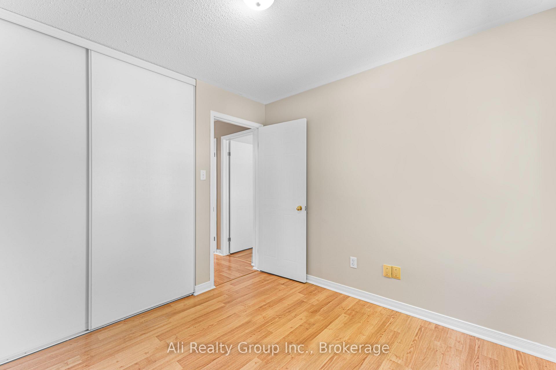 Photo 13 of 68 Piper Crescent, Ottawa, Kanata - Morgan's Grant/South March — HOMEH