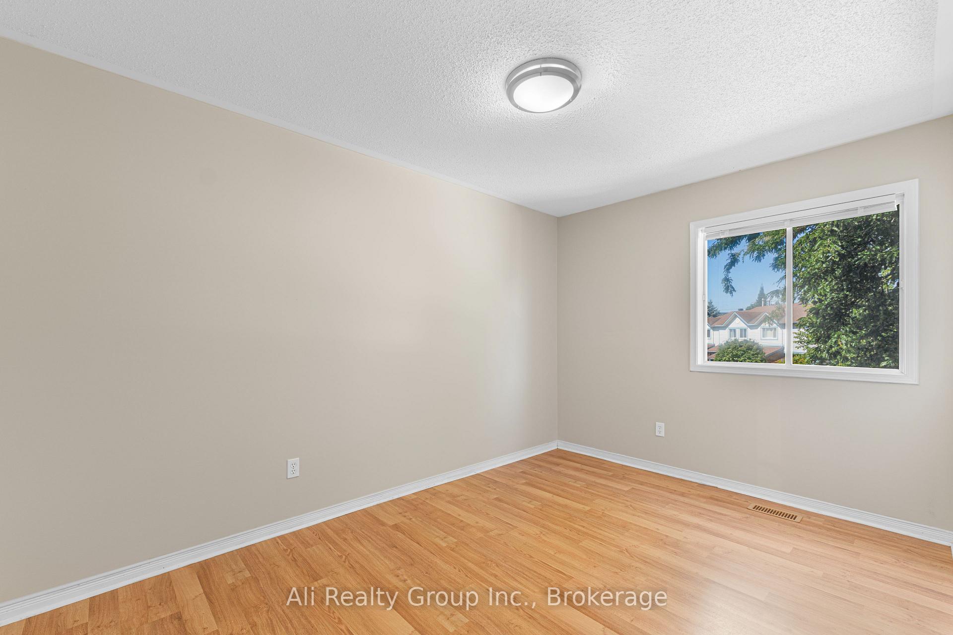 Photo 14 of 68 Piper Crescent, Ottawa, Kanata - Morgan's Grant/South March — HOMEH