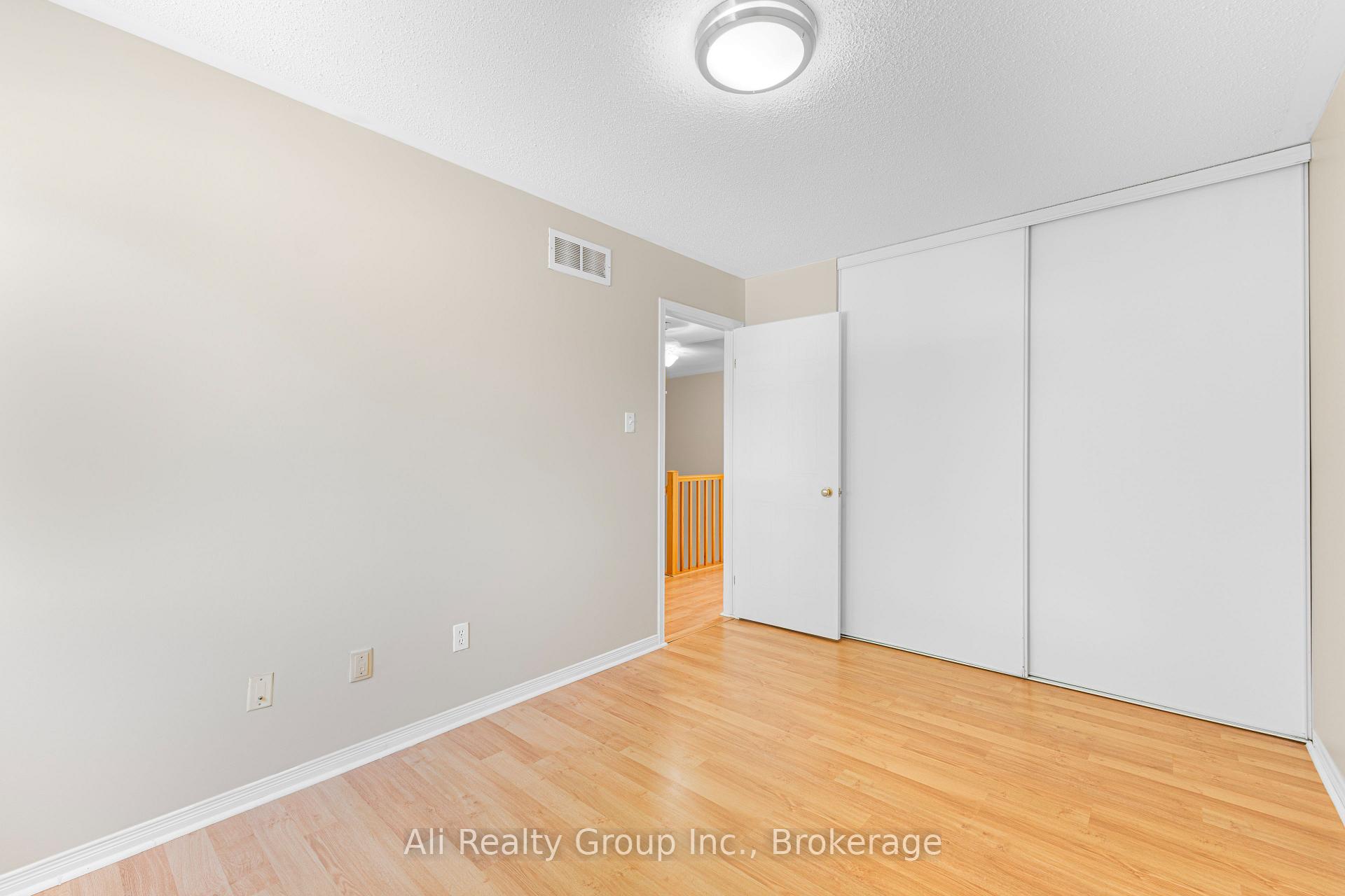Photo 15 of 68 Piper Crescent, Ottawa, Kanata - Morgan's Grant/South March — HOMEH