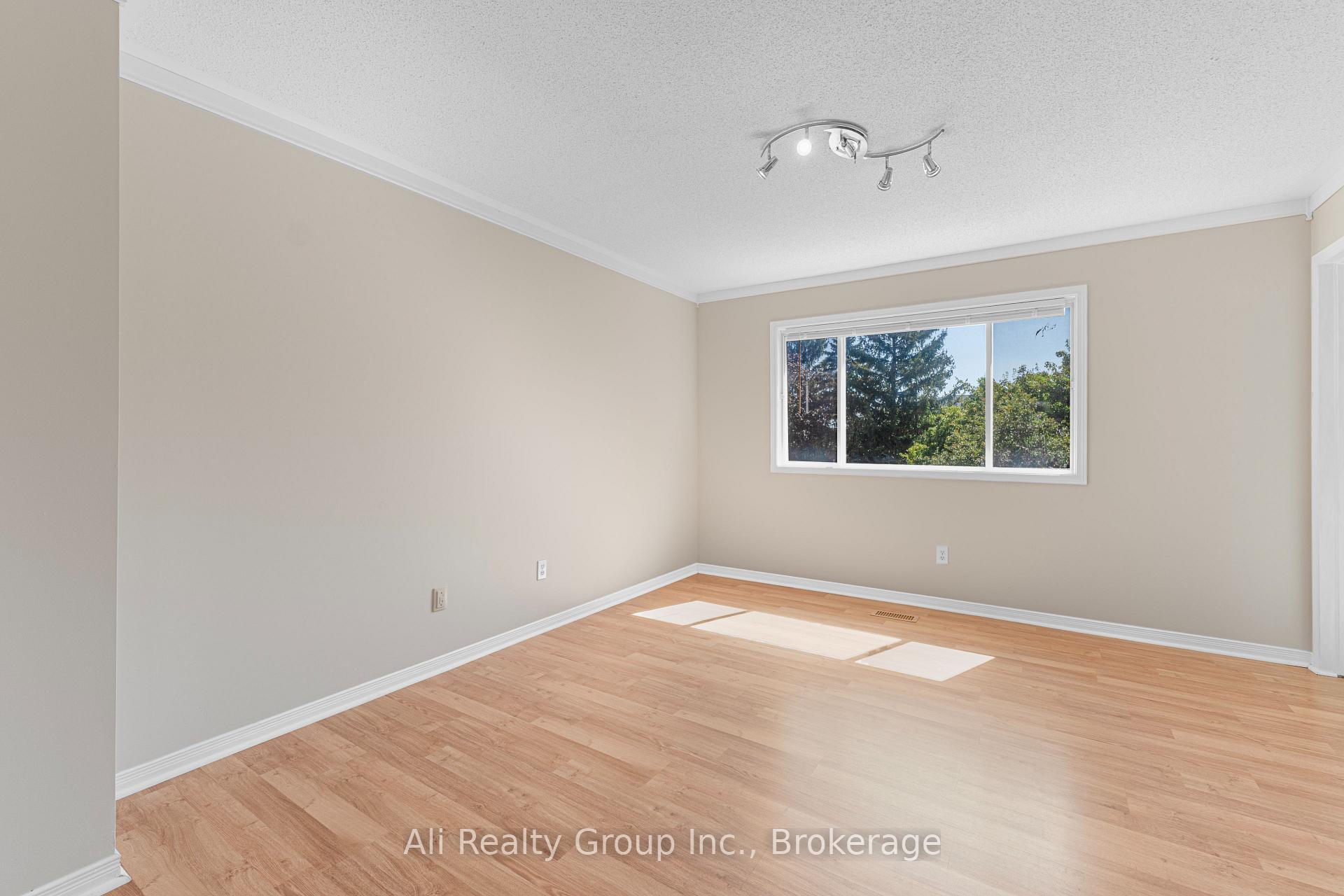 Photo 16 of 68 Piper Crescent, Ottawa, Kanata - Morgan's Grant/South March — HOMEH