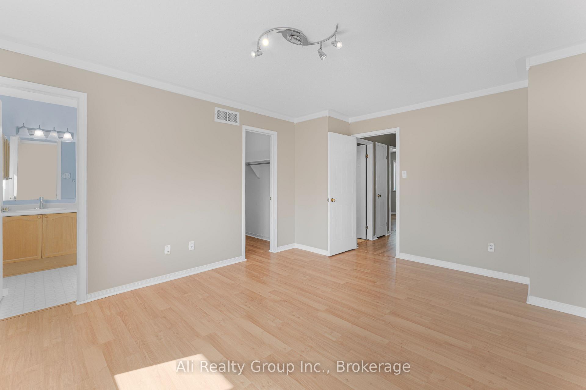 Photo 17 of 68 Piper Crescent, Ottawa, Kanata - Morgan's Grant/South March — HOMEH