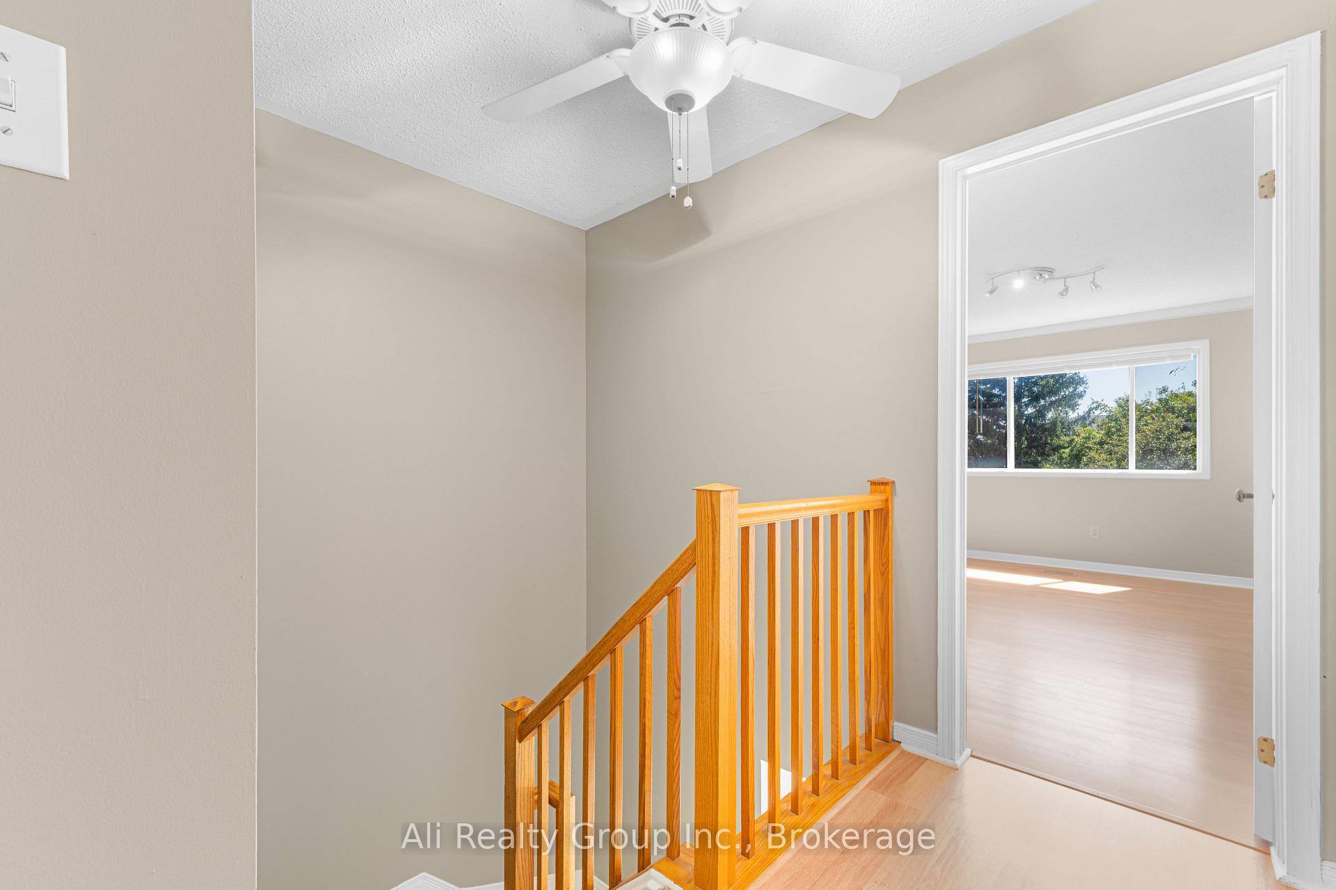 Photo 21 of 68 Piper Crescent, Ottawa, Kanata - Morgan's Grant/South March — HOMEH