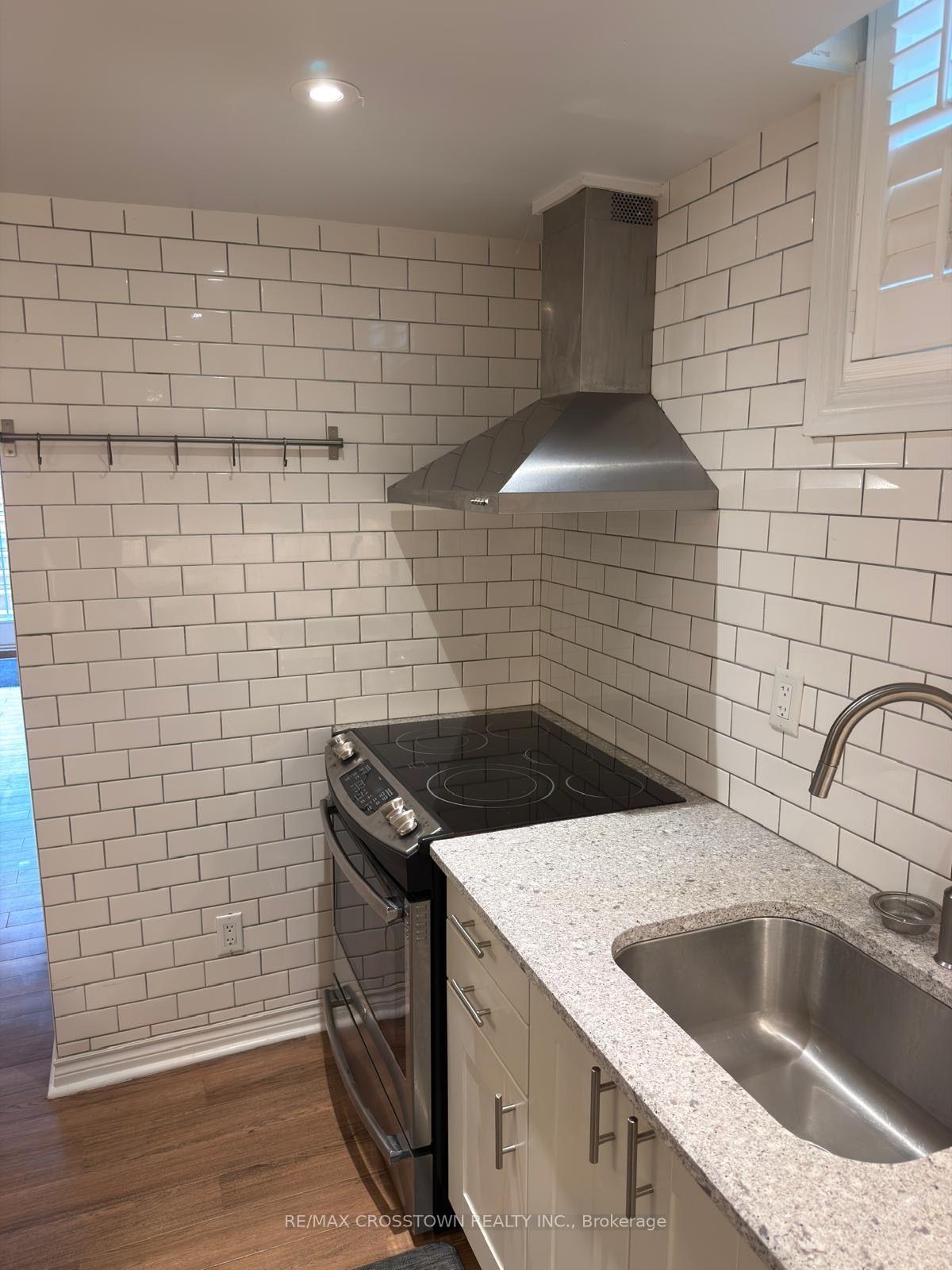 Photo 10 of Unit Bsmnt, 71 Treegrove Circle, Aurora, Hills of St Andrew — HOMEH