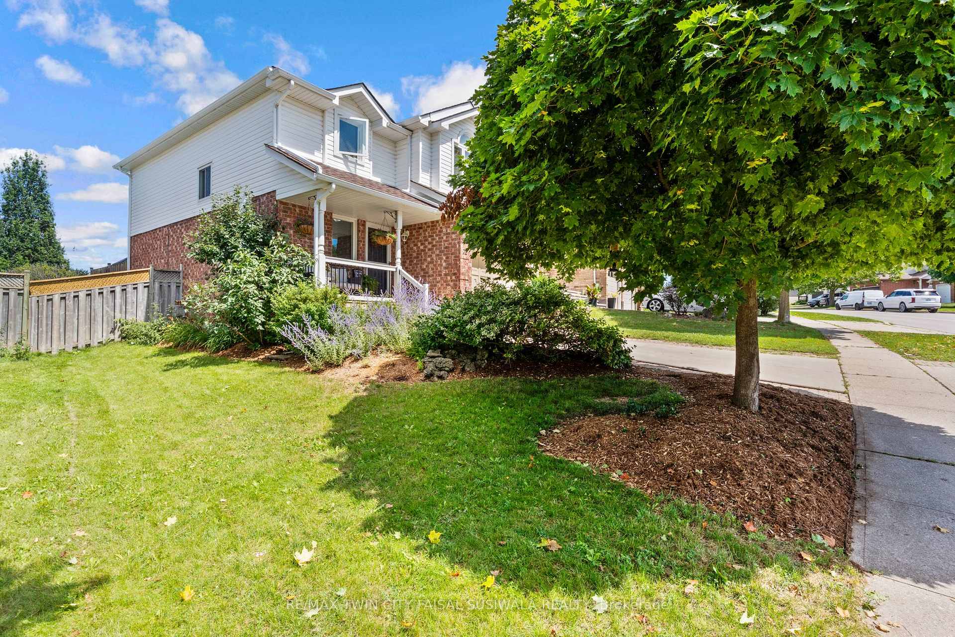 Photo 2 of 72 Melran Drive, Cambridge, Hespeler Village — HOMEH