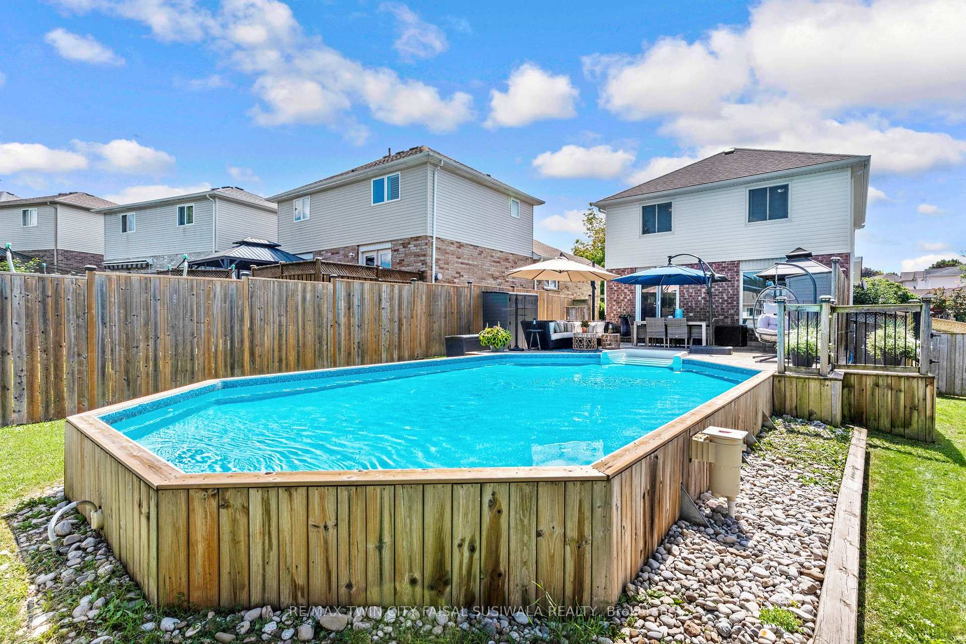 Photo 5 of 72 Melran Drive, Cambridge, Hespeler Village — HOMEH