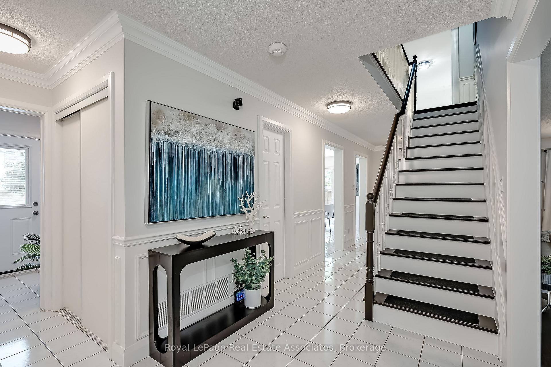 Photo 4 of 5824 Cornell Crescent, Mississauga, Central Erin Mills — HOMEH