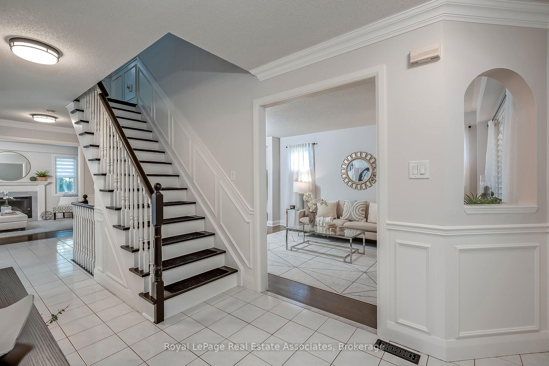 Photo 5 of 5824 Cornell Crescent, Mississauga, Central Erin Mills — HOMEH
