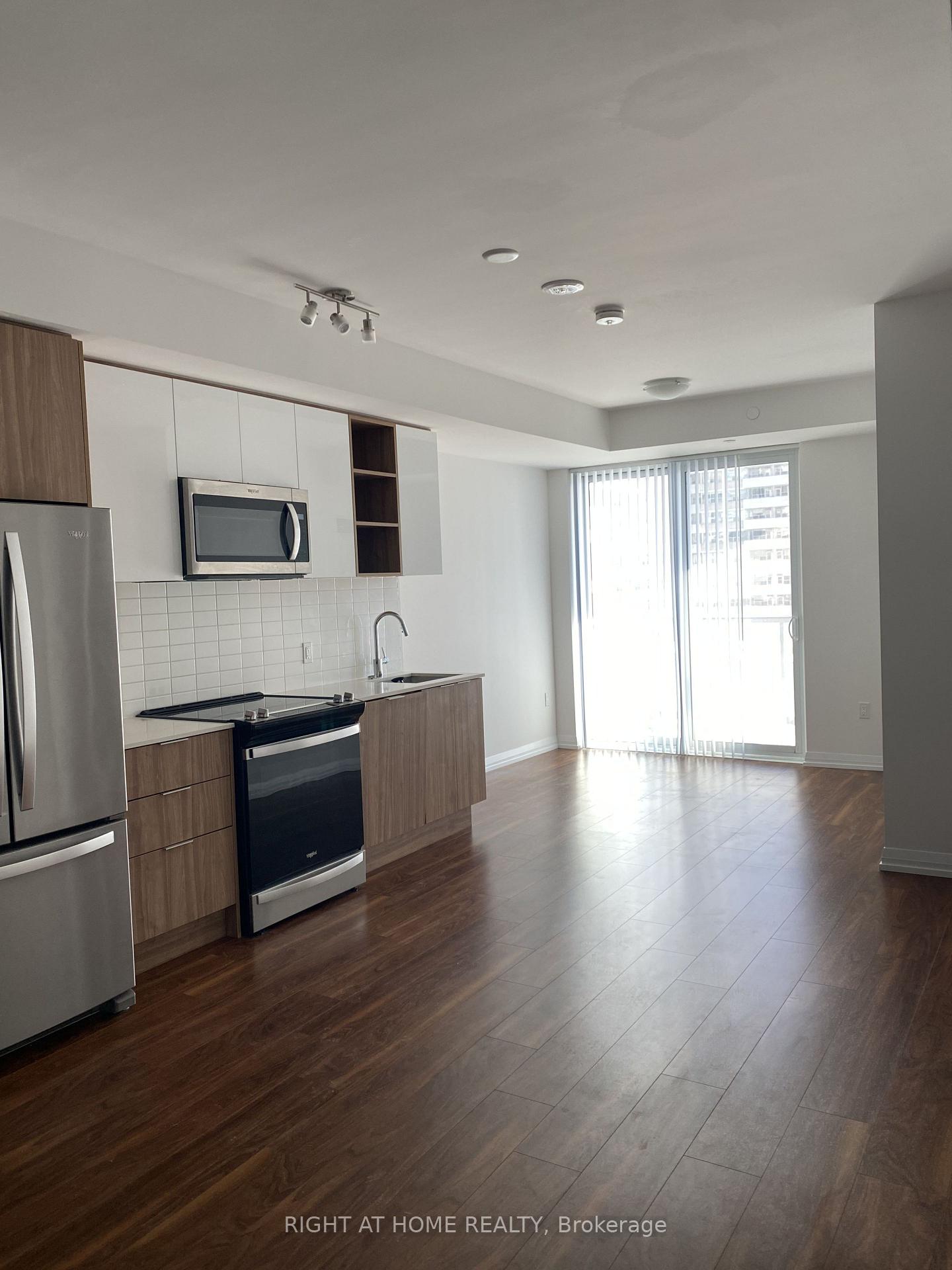 Photo 2 of 25 Holly Street, Toronto, Mount Pleasant West — HOMEH
