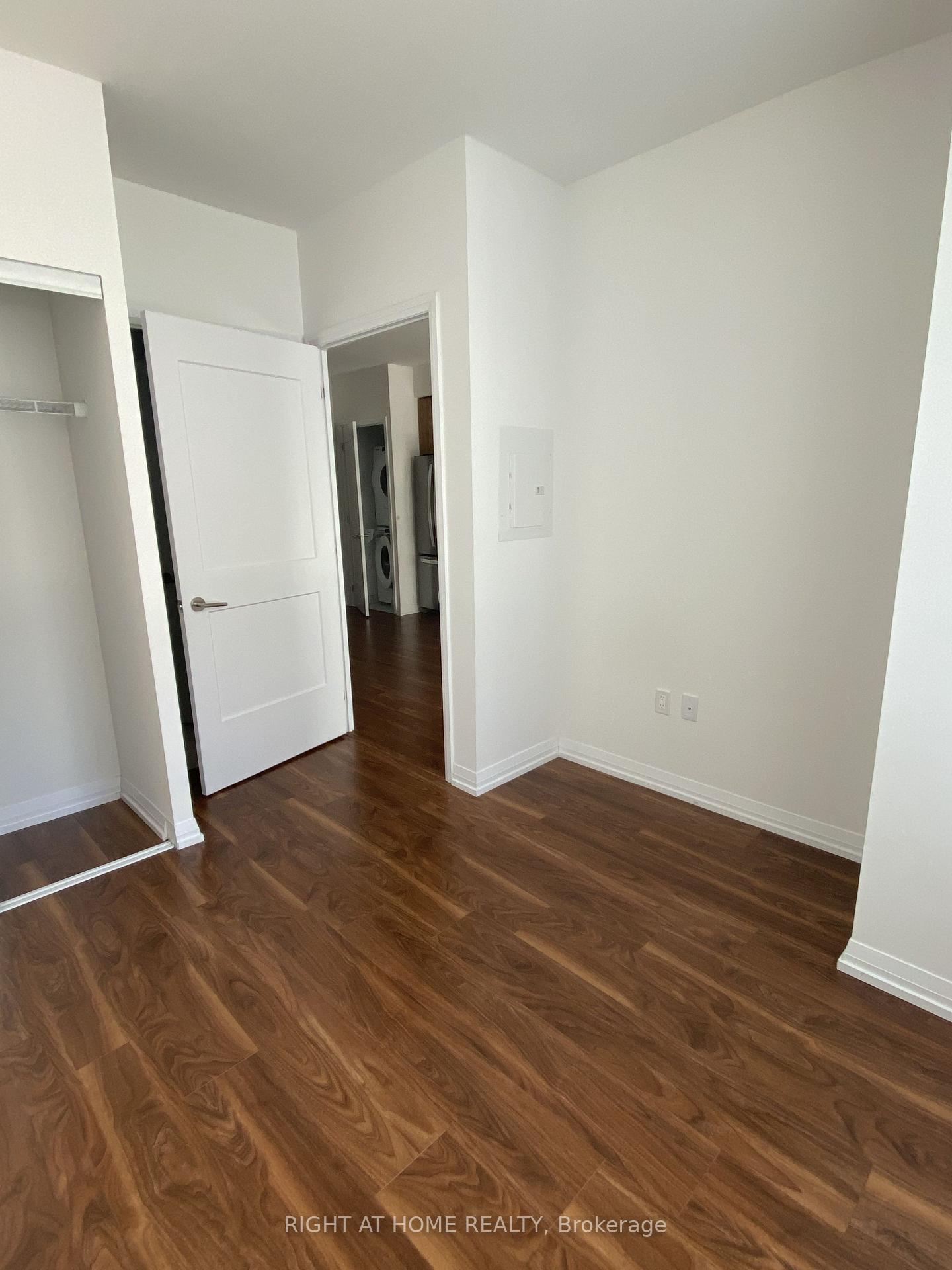 Photo 4 of 25 Holly Street, Toronto, Mount Pleasant West — HOMEH