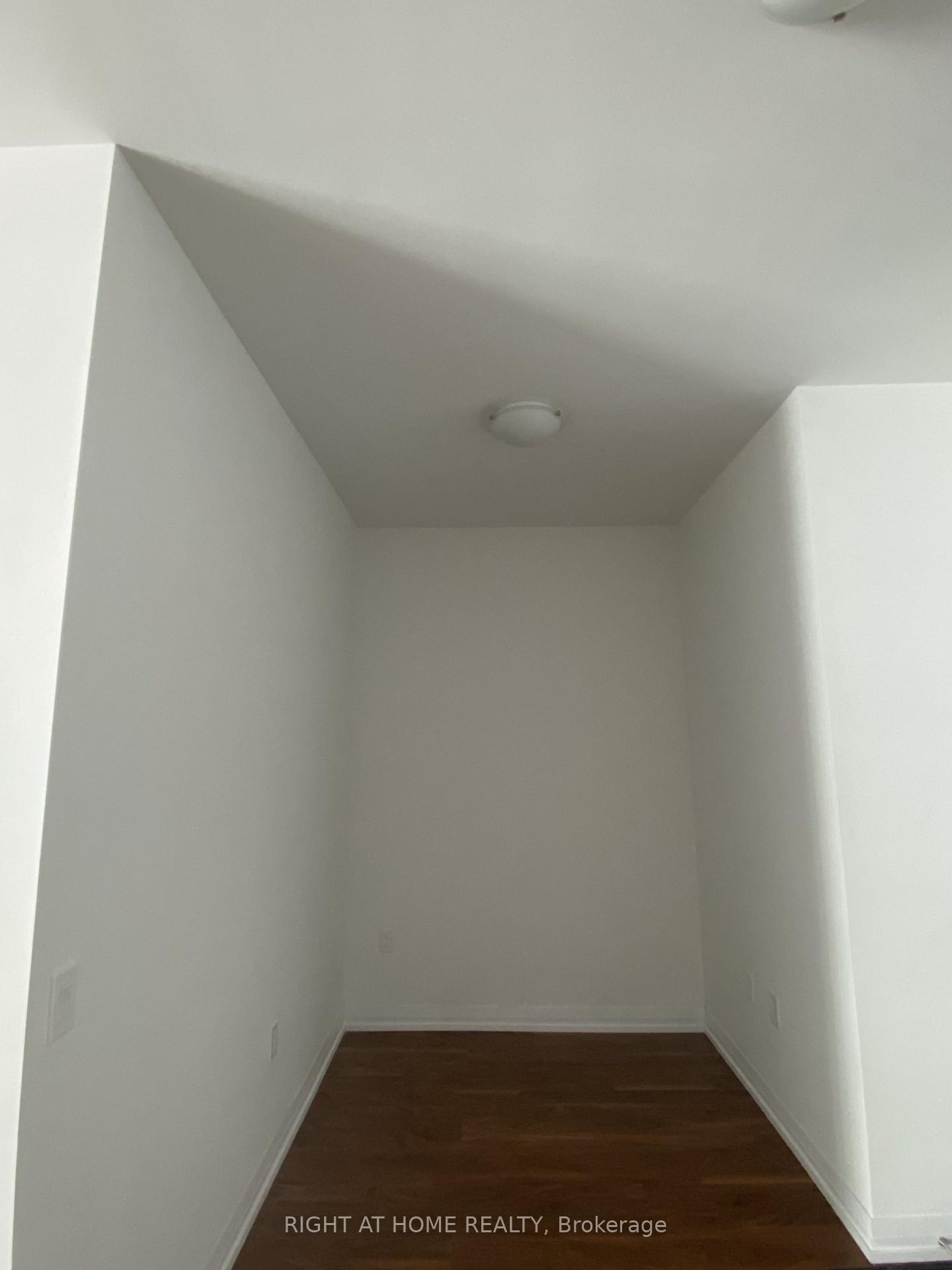 Photo 5 of 25 Holly Street, Toronto, Mount Pleasant West — HOMEH