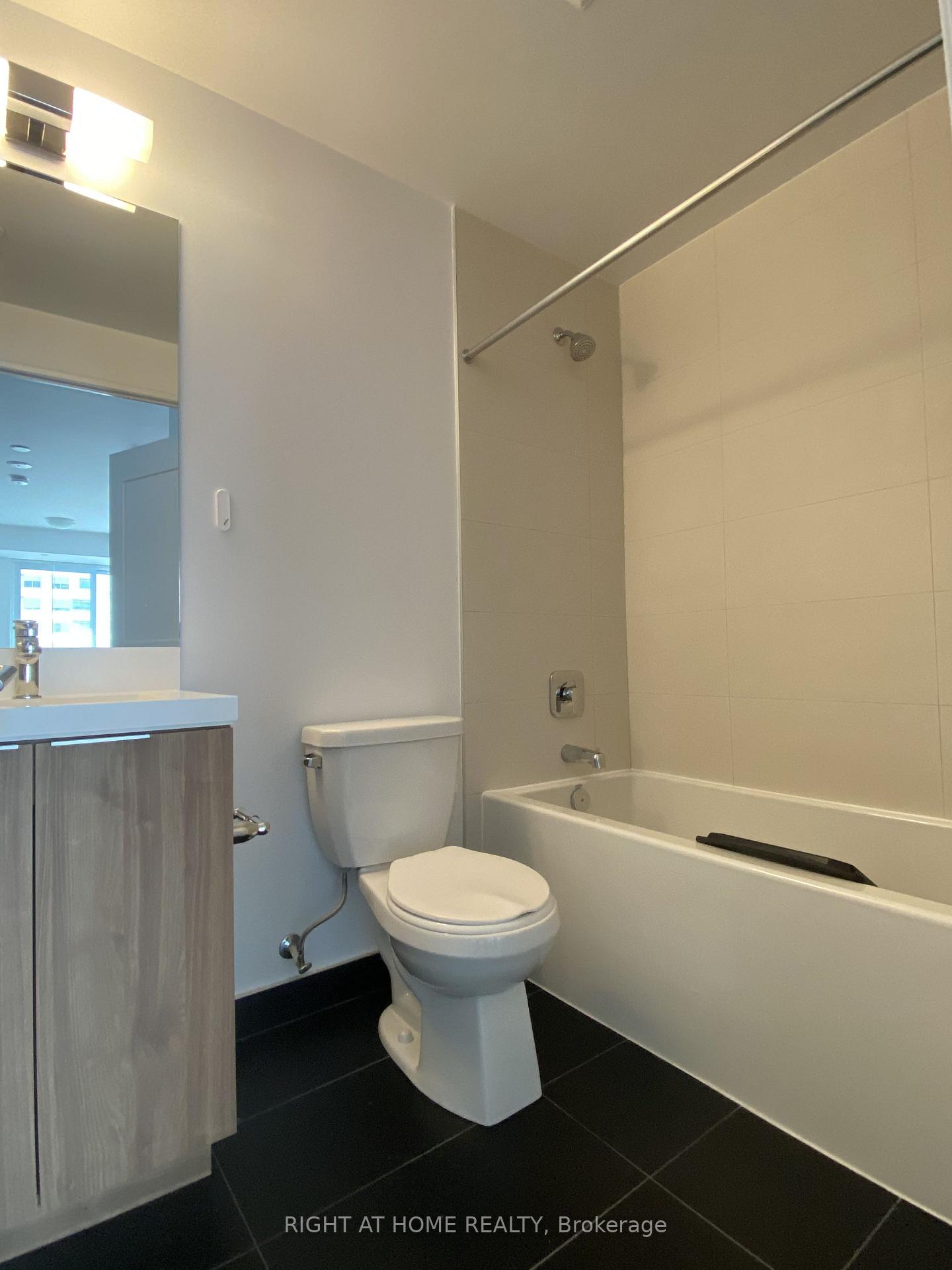 Photo 6 of 25 Holly Street, Toronto, Mount Pleasant West — HOMEH