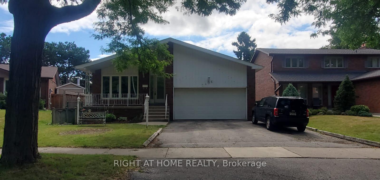 Photo 2 of 2406 Poplar Crescent, Mississauga, Clarkson — HOMEH