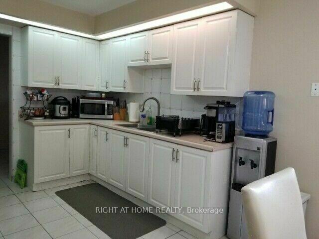 Photo 6 of 2406 Poplar Crescent, Mississauga, Clarkson — HOMEH