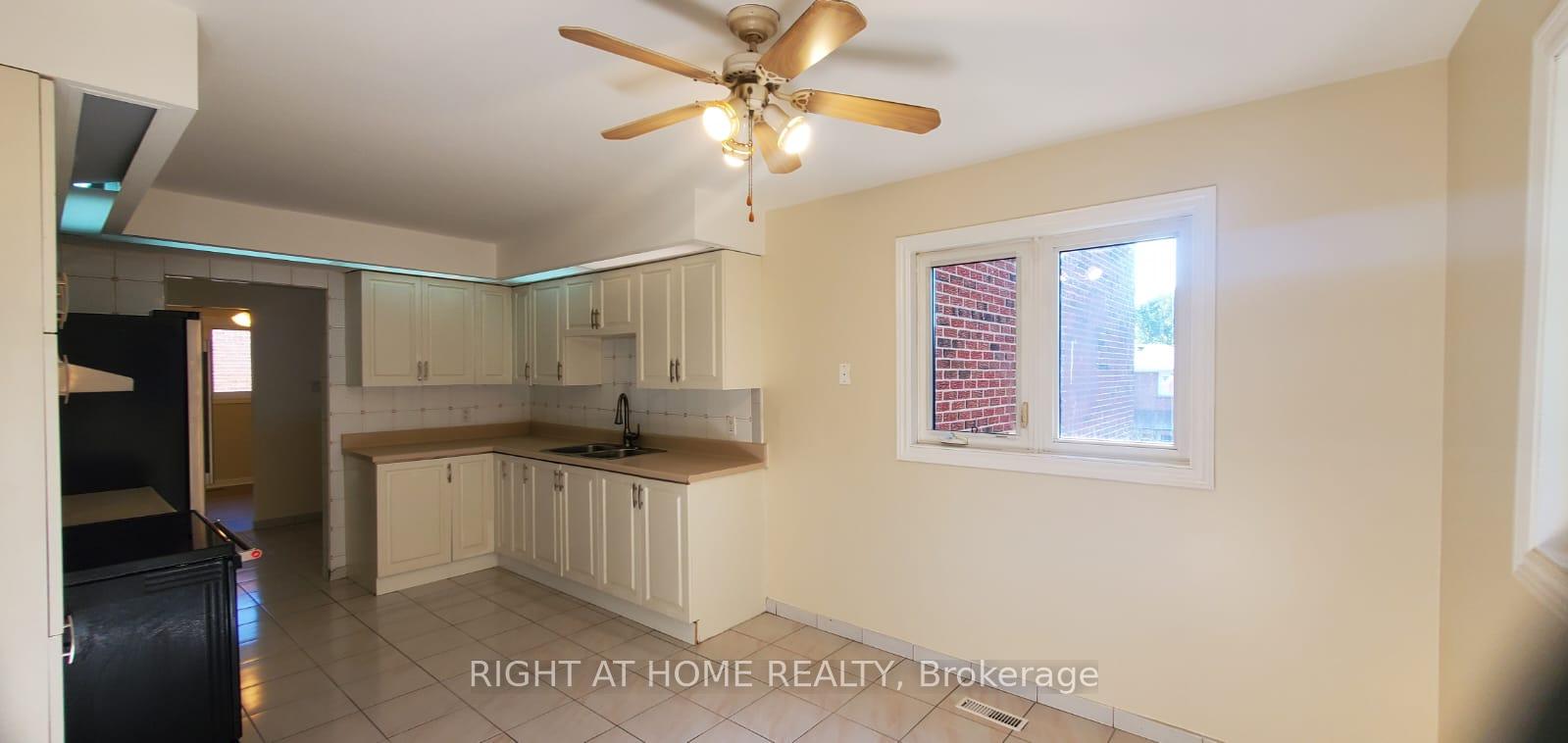 Photo 8 of 2406 Poplar Crescent, Mississauga, Clarkson — HOMEH
