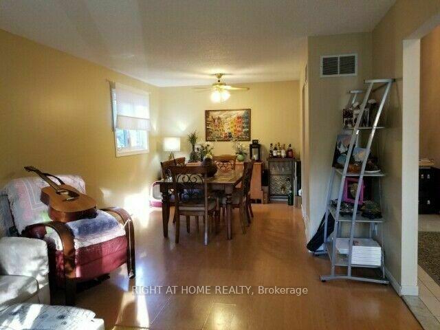 Photo 9 of 2406 Poplar Crescent, Mississauga, Clarkson — HOMEH