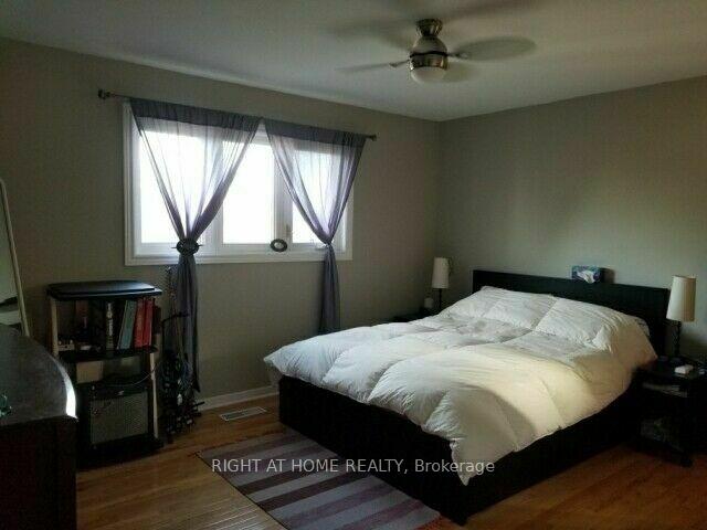 Photo 12 of 2406 Poplar Crescent, Mississauga, Clarkson — HOMEH