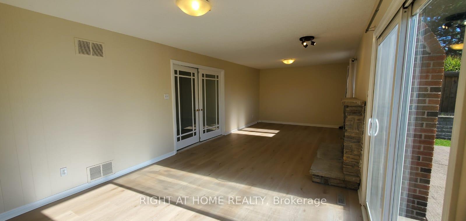 Photo 21 of 2406 Poplar Crescent, Mississauga, Clarkson — HOMEH