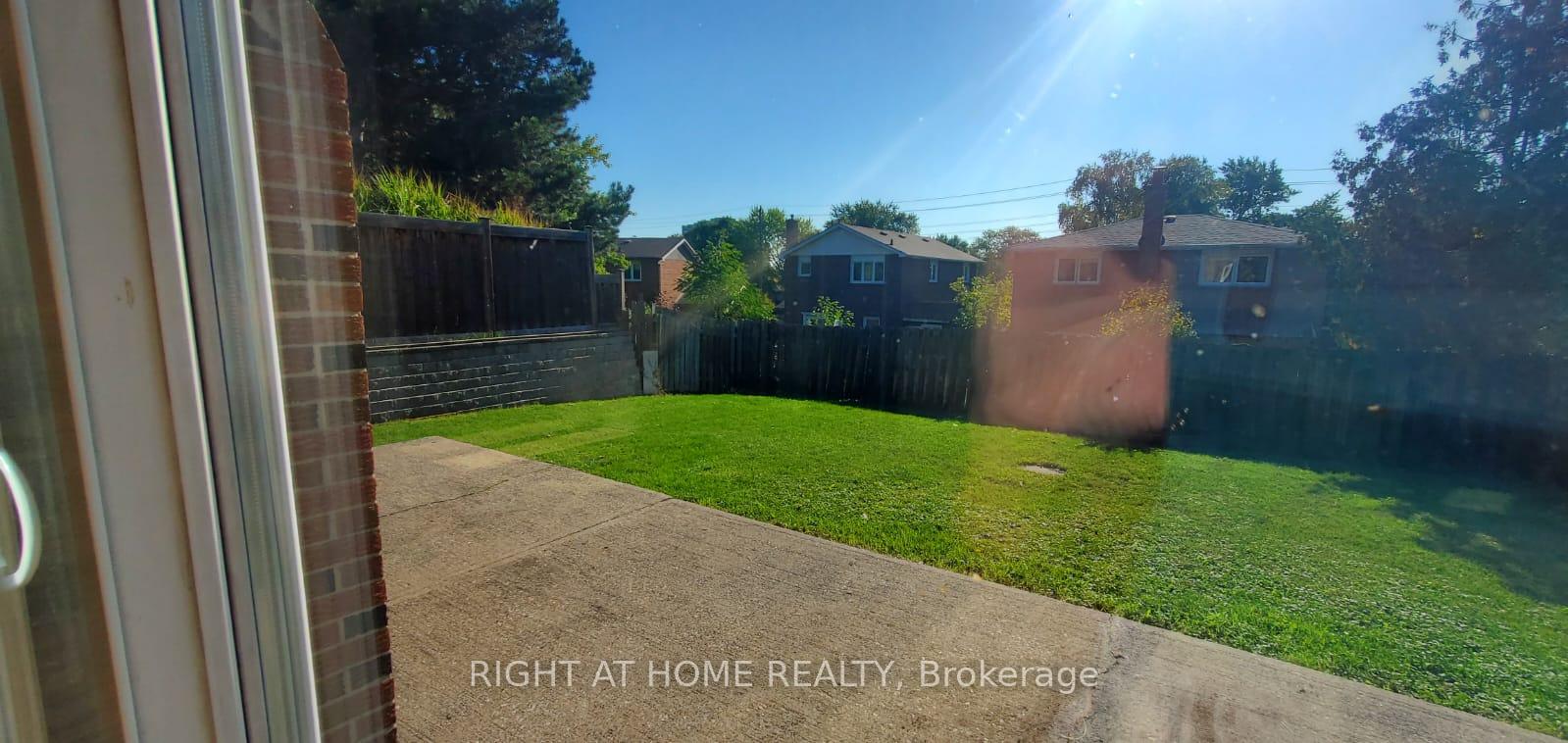 Photo 26 of 2406 Poplar Crescent, Mississauga, Clarkson — HOMEH