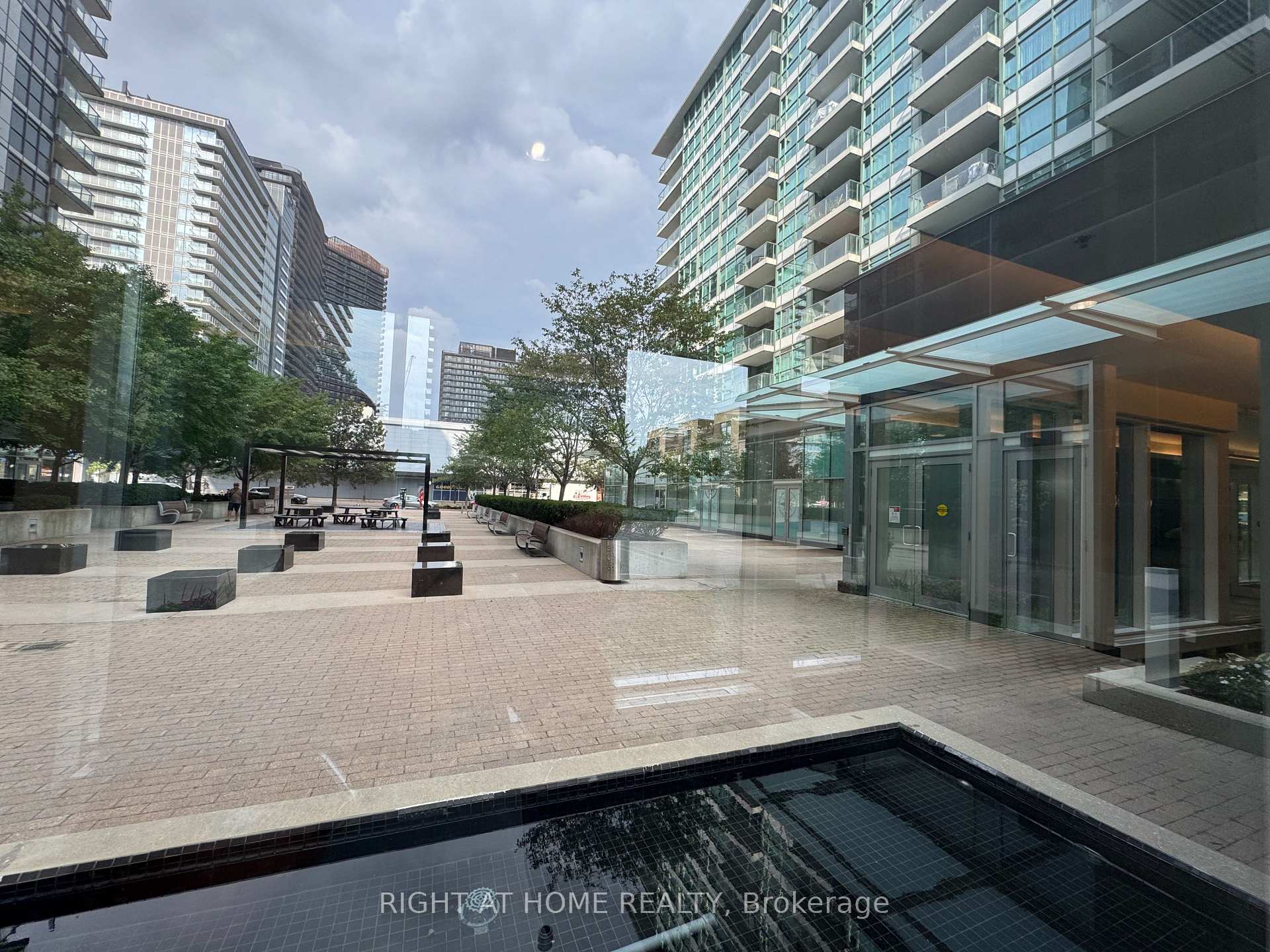 Front of Unit 916, 15 Singer Court