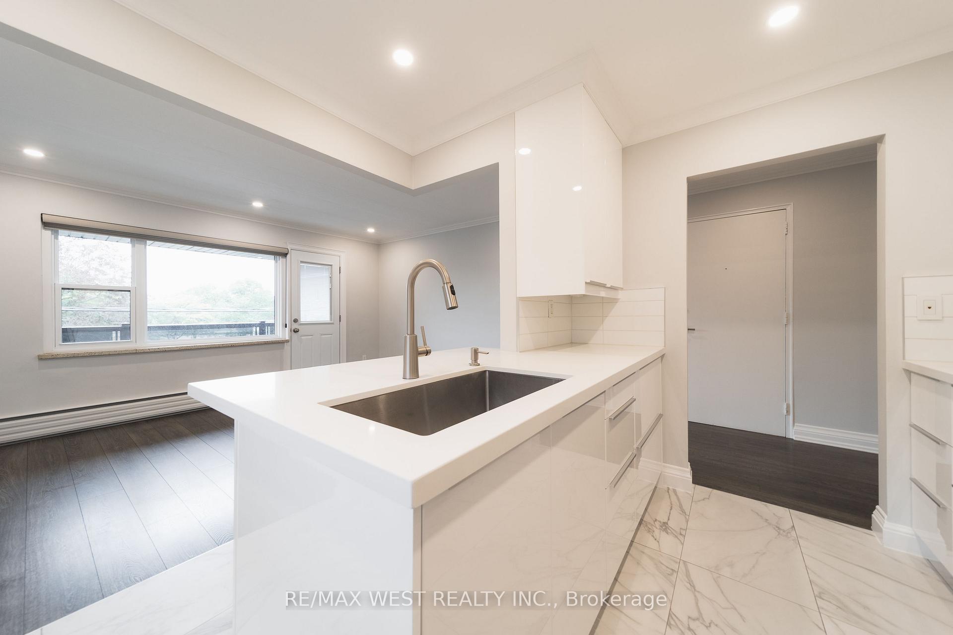 Photo 3 of Unit 7, 237 Melrose Street, Etobicoke, Mimico — HOMEH