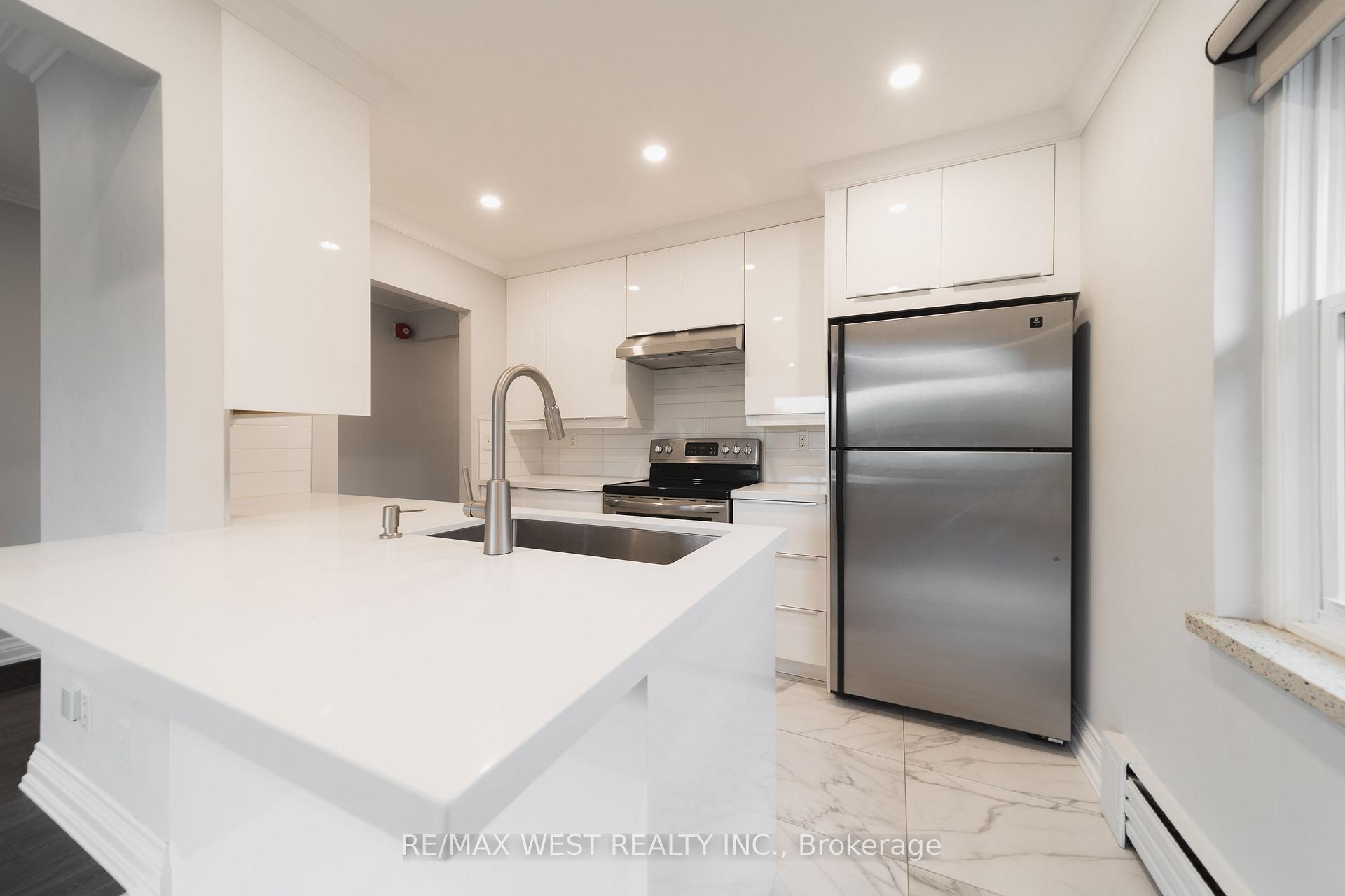 Photo 2 of Unit 7, 237 Melrose Street, Etobicoke, Mimico — HOMEH
