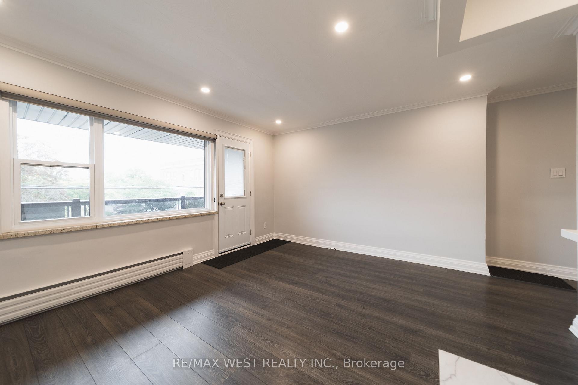 Photo 5 of Unit 7, 237 Melrose Street, Etobicoke, Mimico — HOMEH