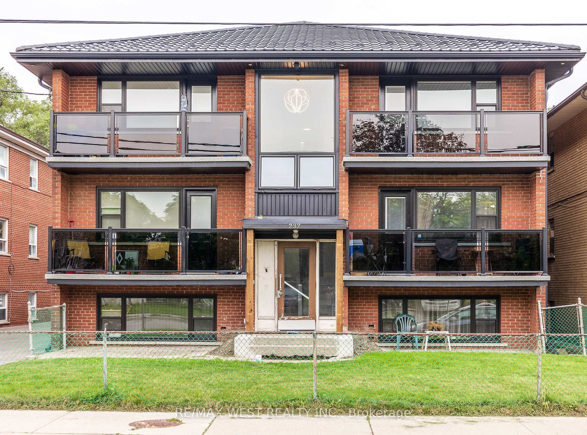 Photo 19 of Unit 7, 237 Melrose Street, Etobicoke, Mimico — HOMEH