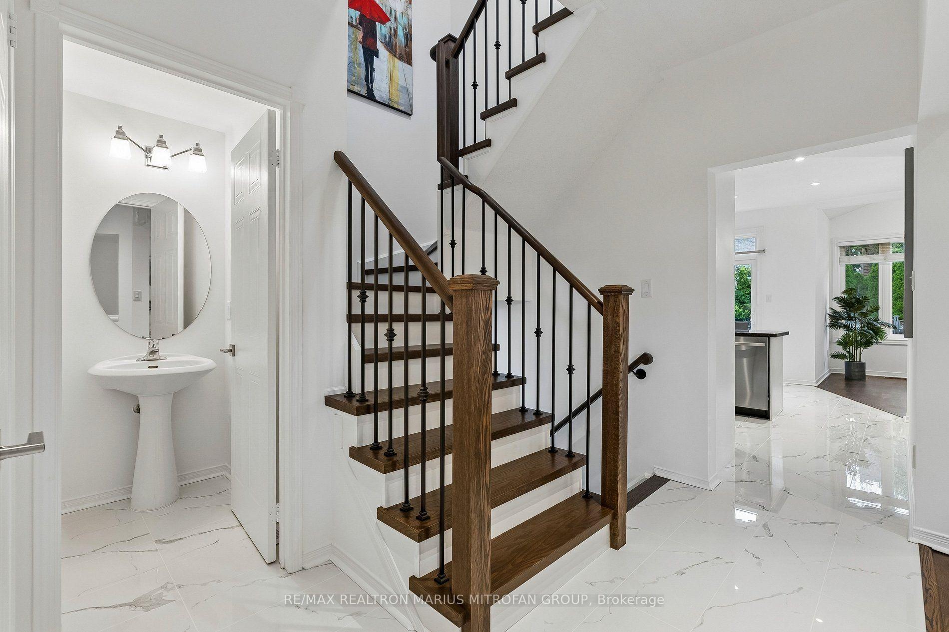 Photo 3 of 16 Trout Lily Avenue, Markham, Legacy — HOMEH