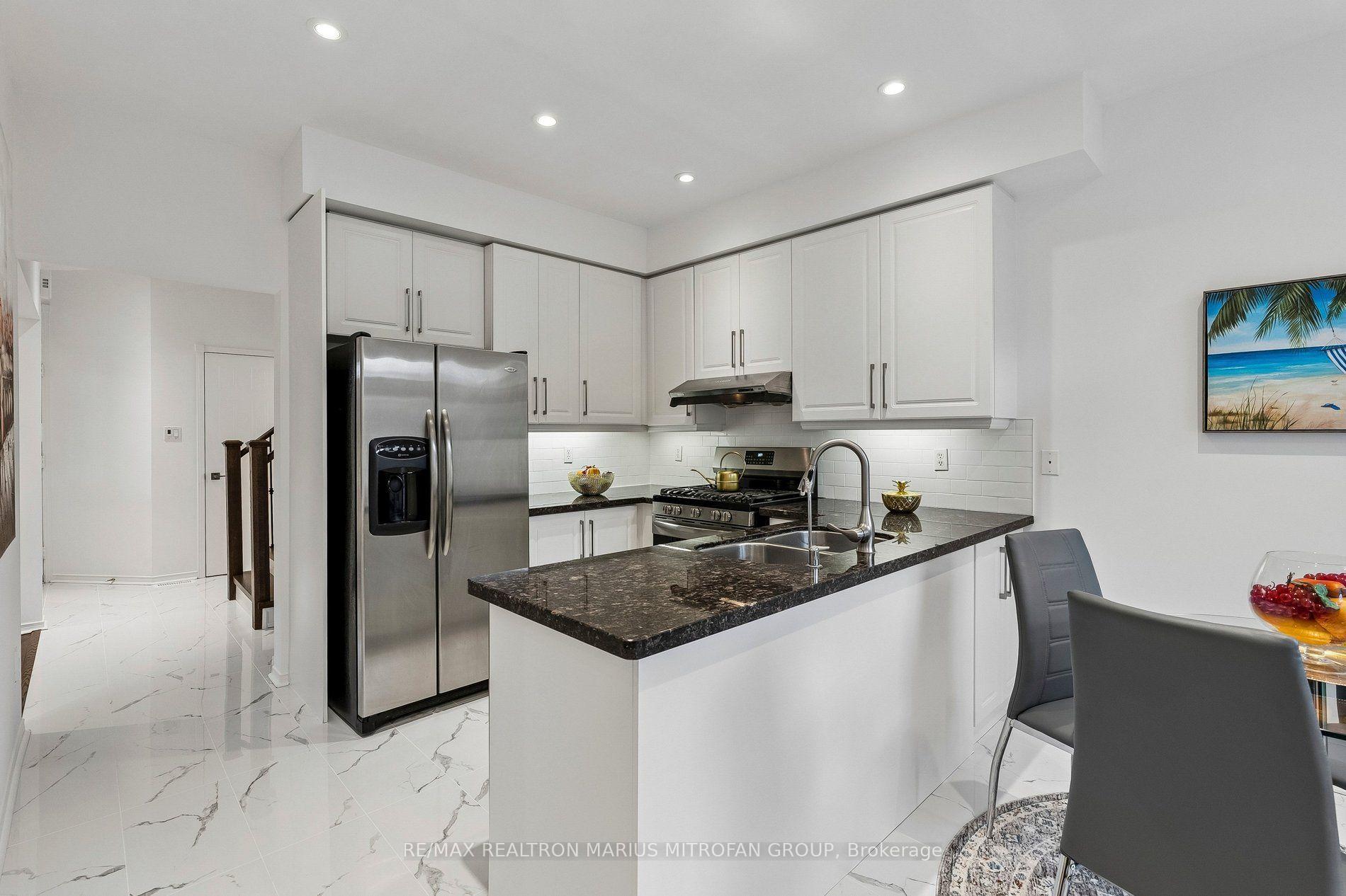 Photo 11 of 16 Trout Lily Avenue, Markham, Legacy — HOMEH