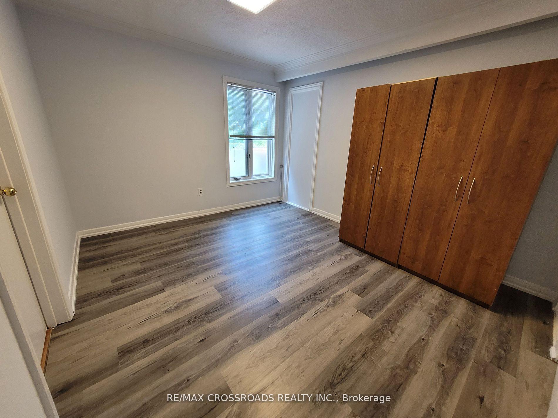 Photo 2 of Unit Main, 124 Major Mackenzie Drive E, Richmond Hill, Crosby — HOMEH