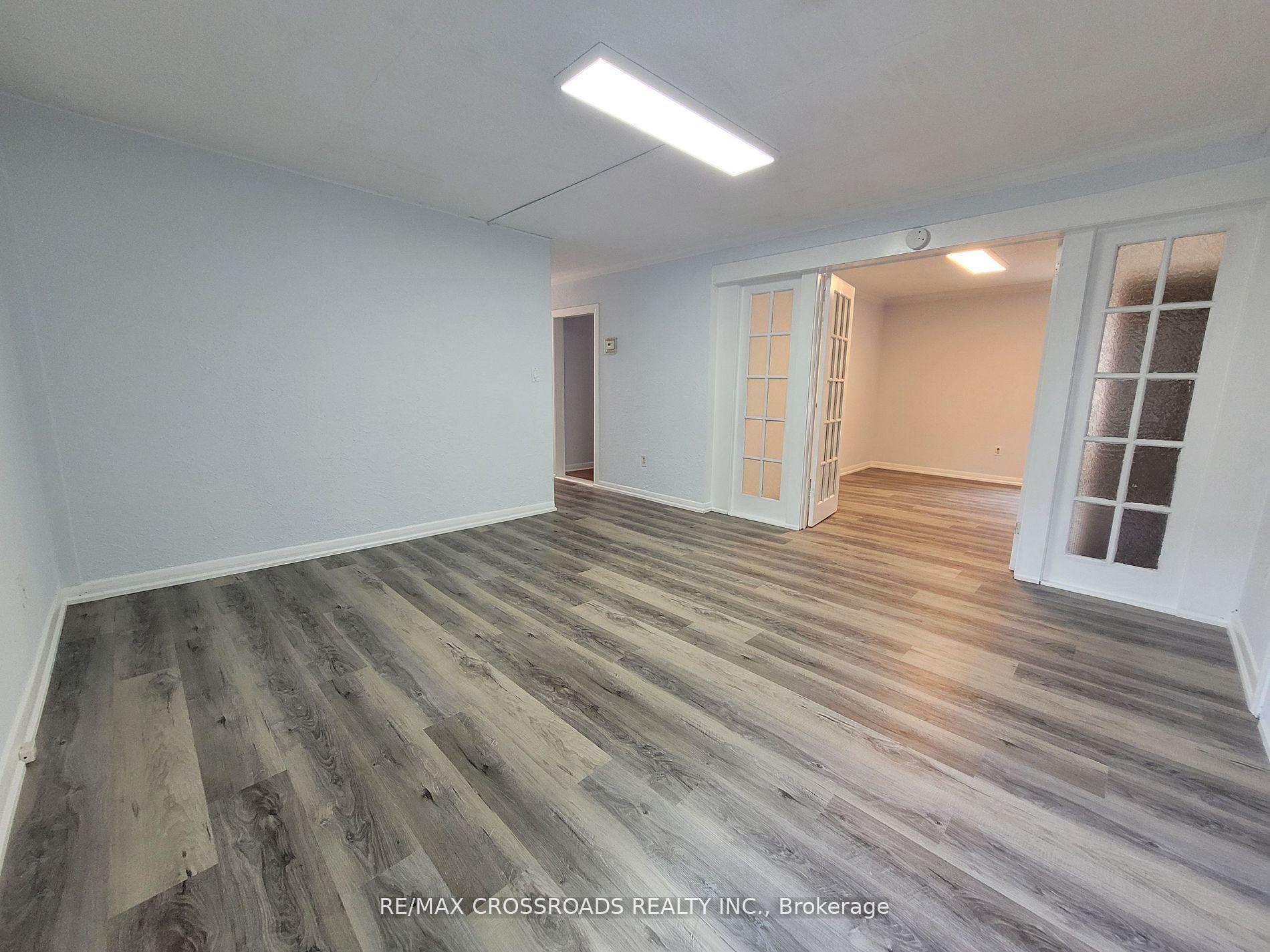 Photo 6 of Unit Main, 124 Major Mackenzie Drive E, Richmond Hill, Crosby — HOMEH