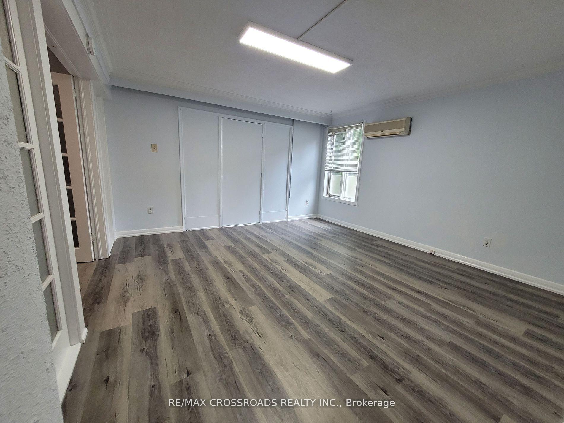 Photo 7 of Unit Main, 124 Major Mackenzie Drive E, Richmond Hill, Crosby — HOMEH
