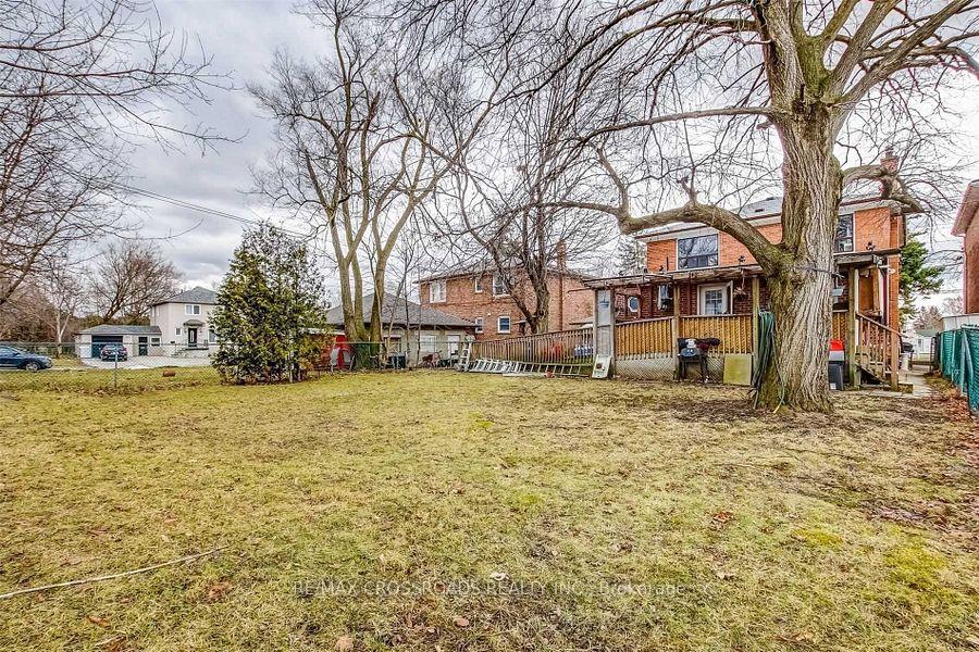 Photo 9 of Unit Main, 124 Major Mackenzie Drive E, Richmond Hill, Crosby — HOMEH