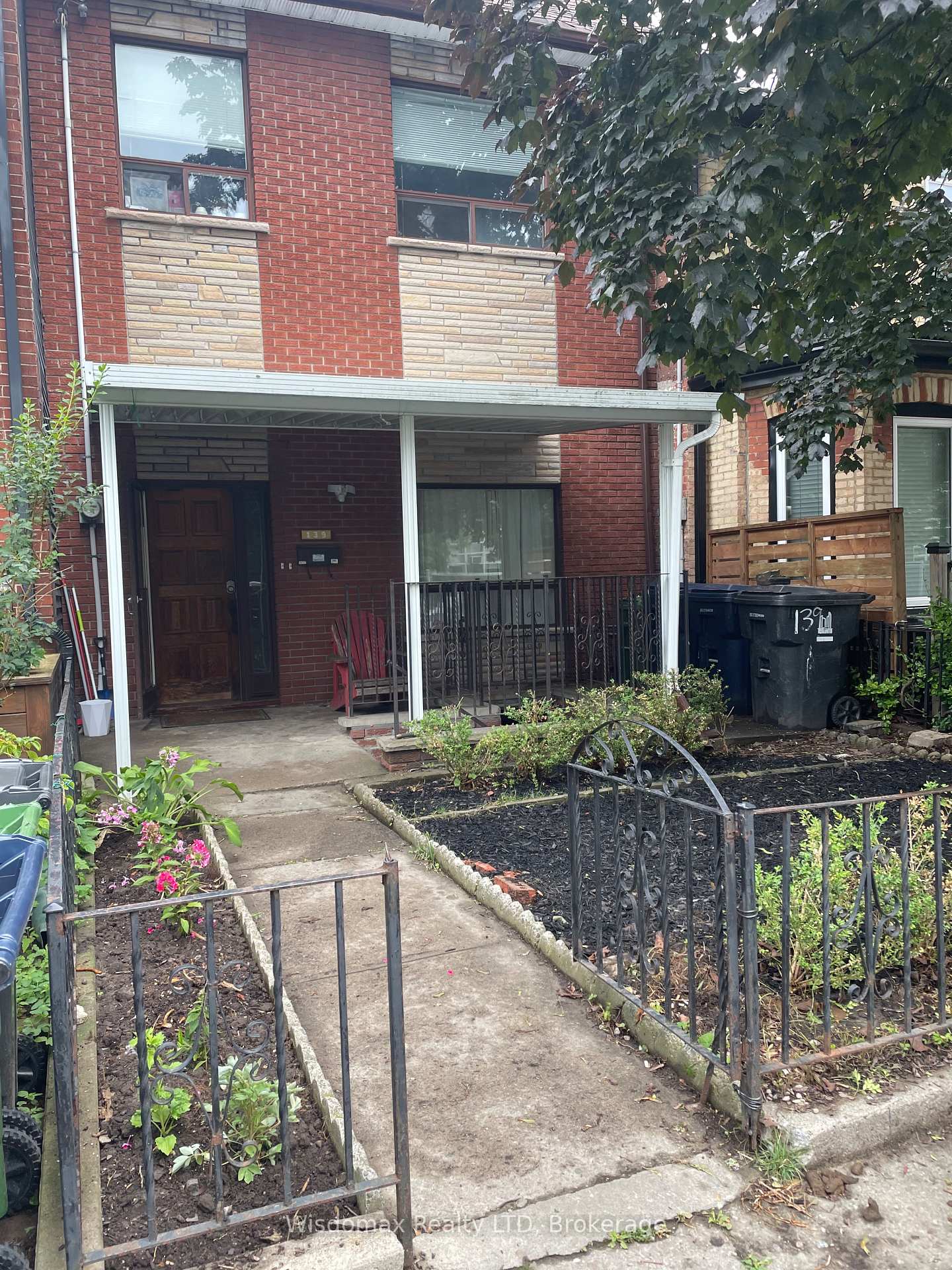 Photo 2 of Unit MAINFLOOR, 139 Lippincott Street, Toronto, University — HOMEH