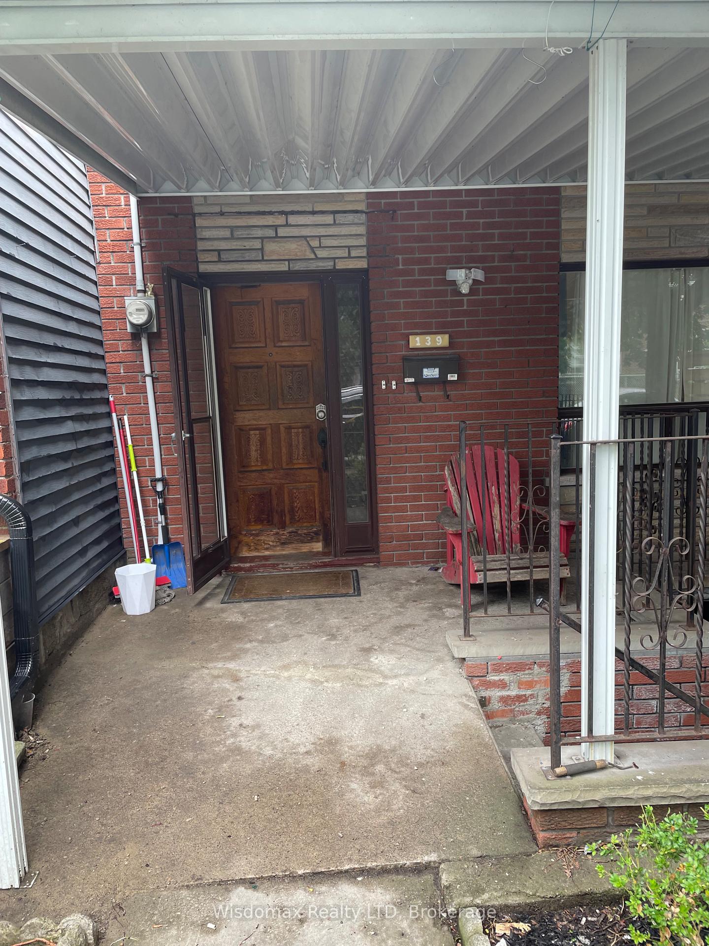 Photo 3 of Unit MAINFLOOR, 139 Lippincott Street, Toronto, University — HOMEH