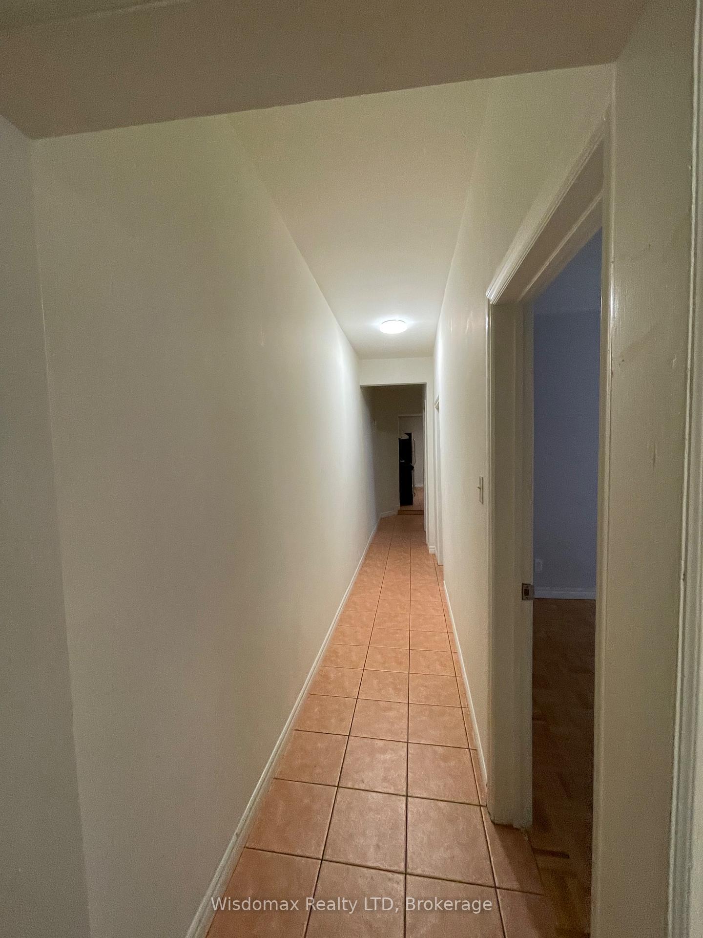 Photo 7 of Unit MAINFLOOR, 139 Lippincott Street, Toronto, University — HOMEH