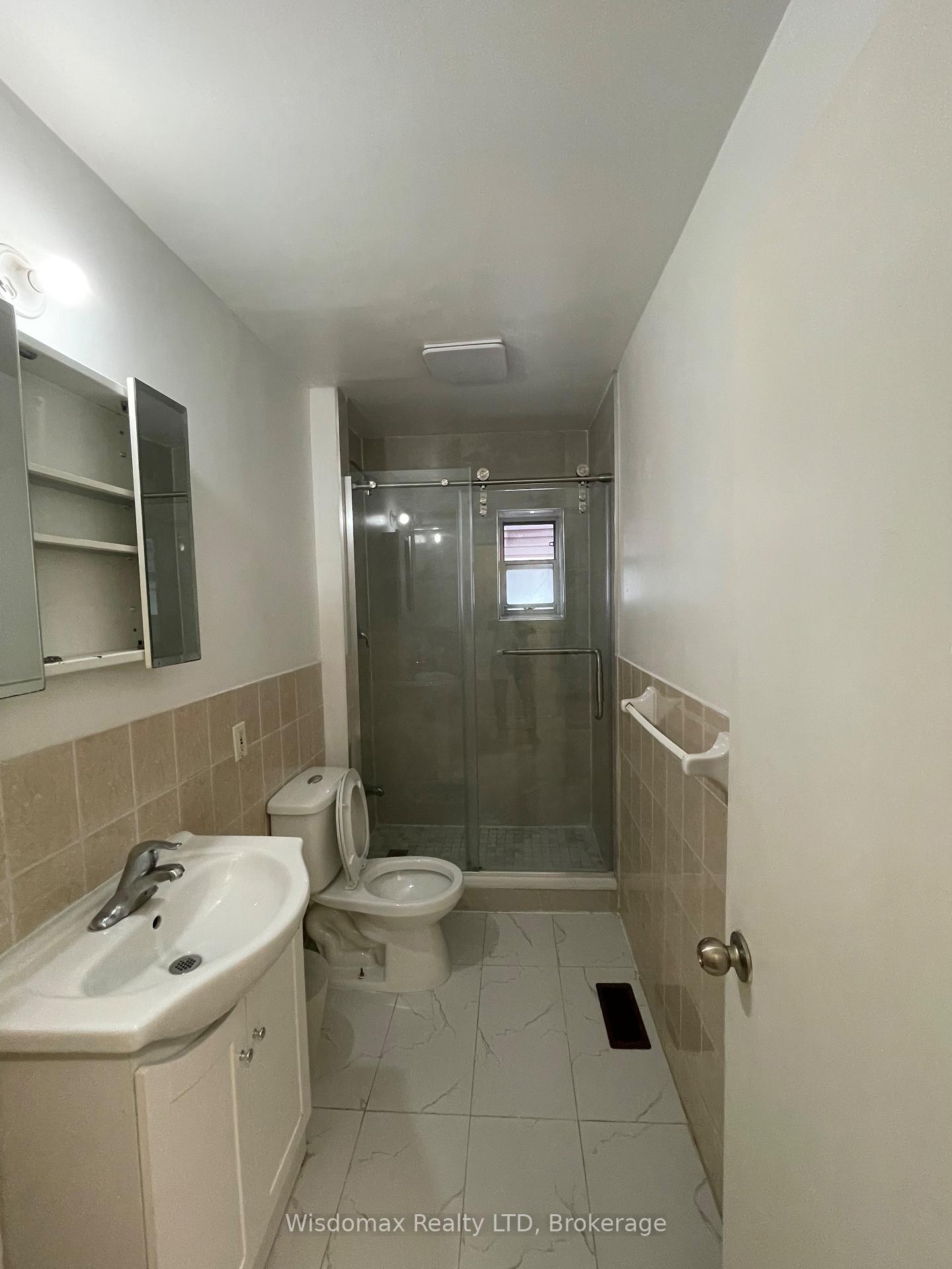 Photo 9 of Unit MAINFLOOR, 139 Lippincott Street, Toronto, University — HOMEH