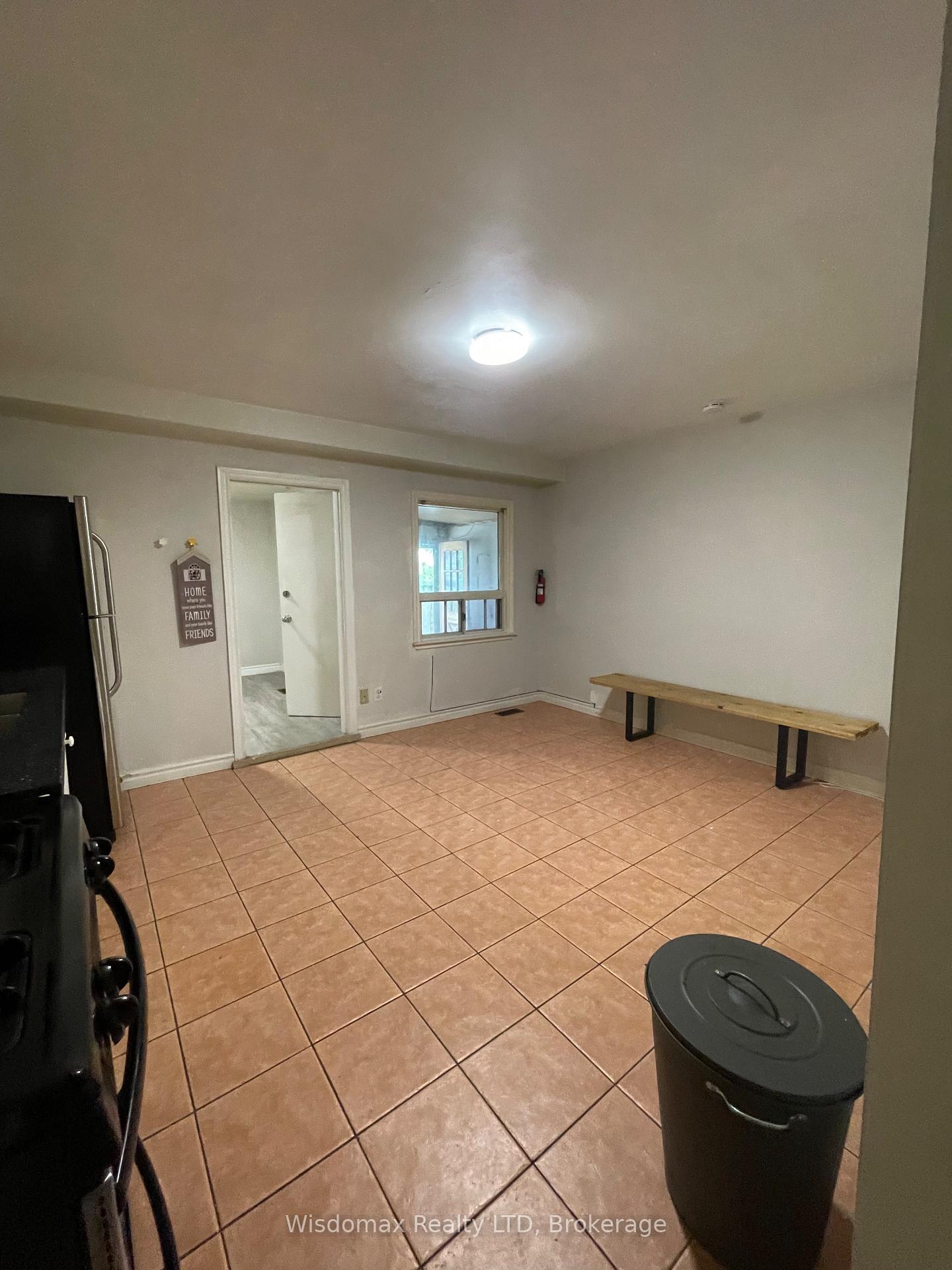 Photo 12 of Unit MAINFLOOR, 139 Lippincott Street, Toronto, University — HOMEH