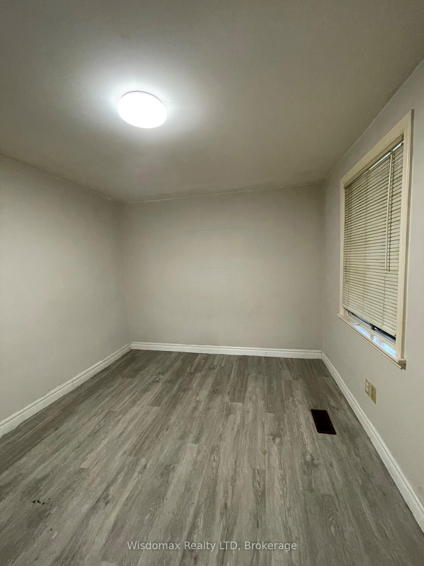 Photo 14 of Unit MAINFLOOR, 139 Lippincott Street, Toronto, University — HOMEH