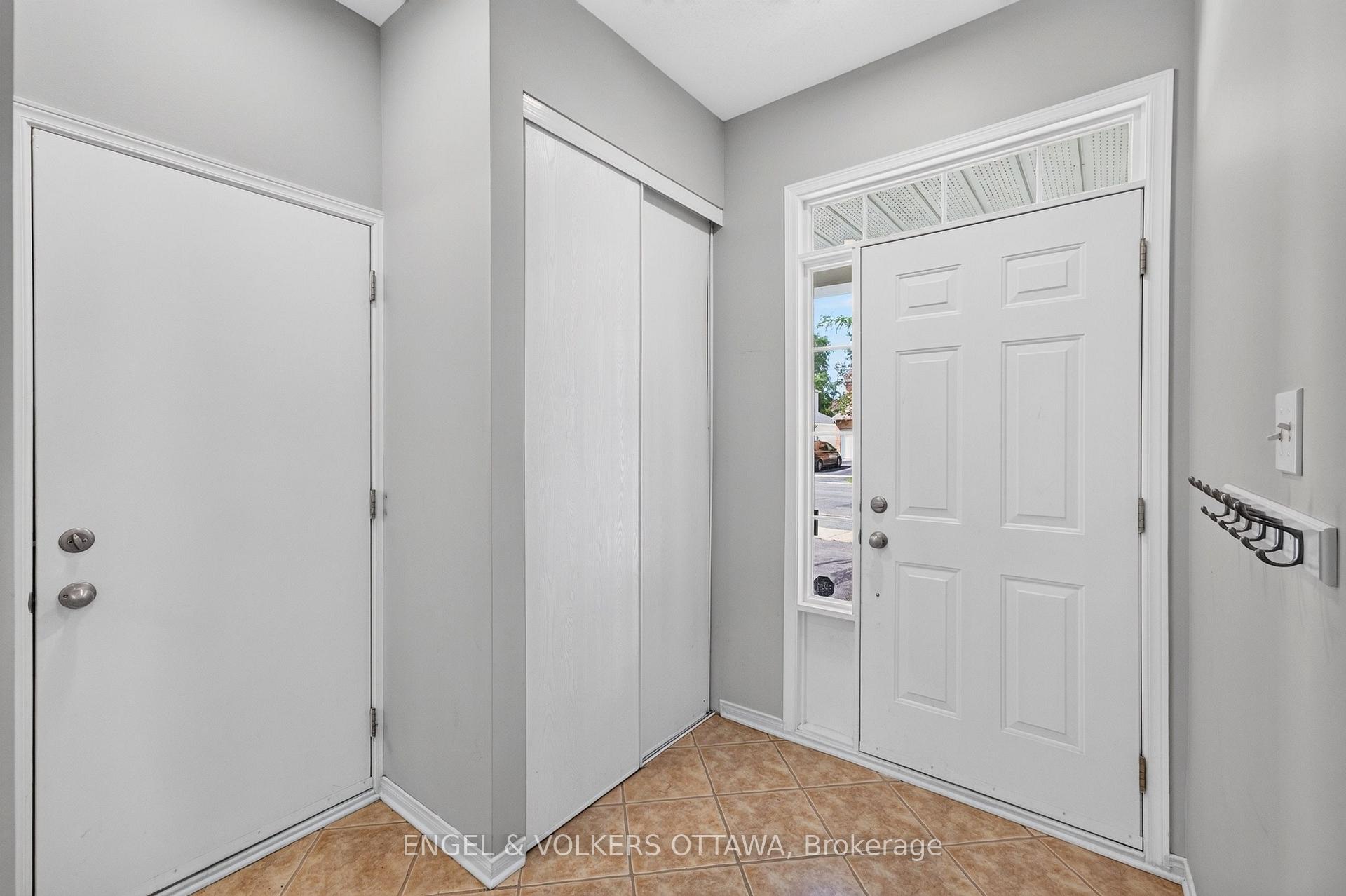 Photo 3 of 2123 Esprit Drive, Ottawa, Avalon East — HOMEH