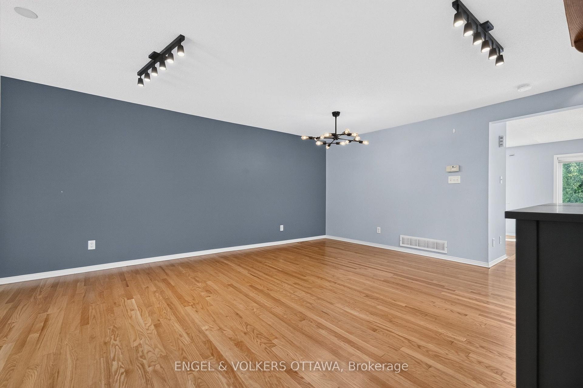 Photo 6 of 2123 Esprit Drive, Ottawa, Avalon East — HOMEH