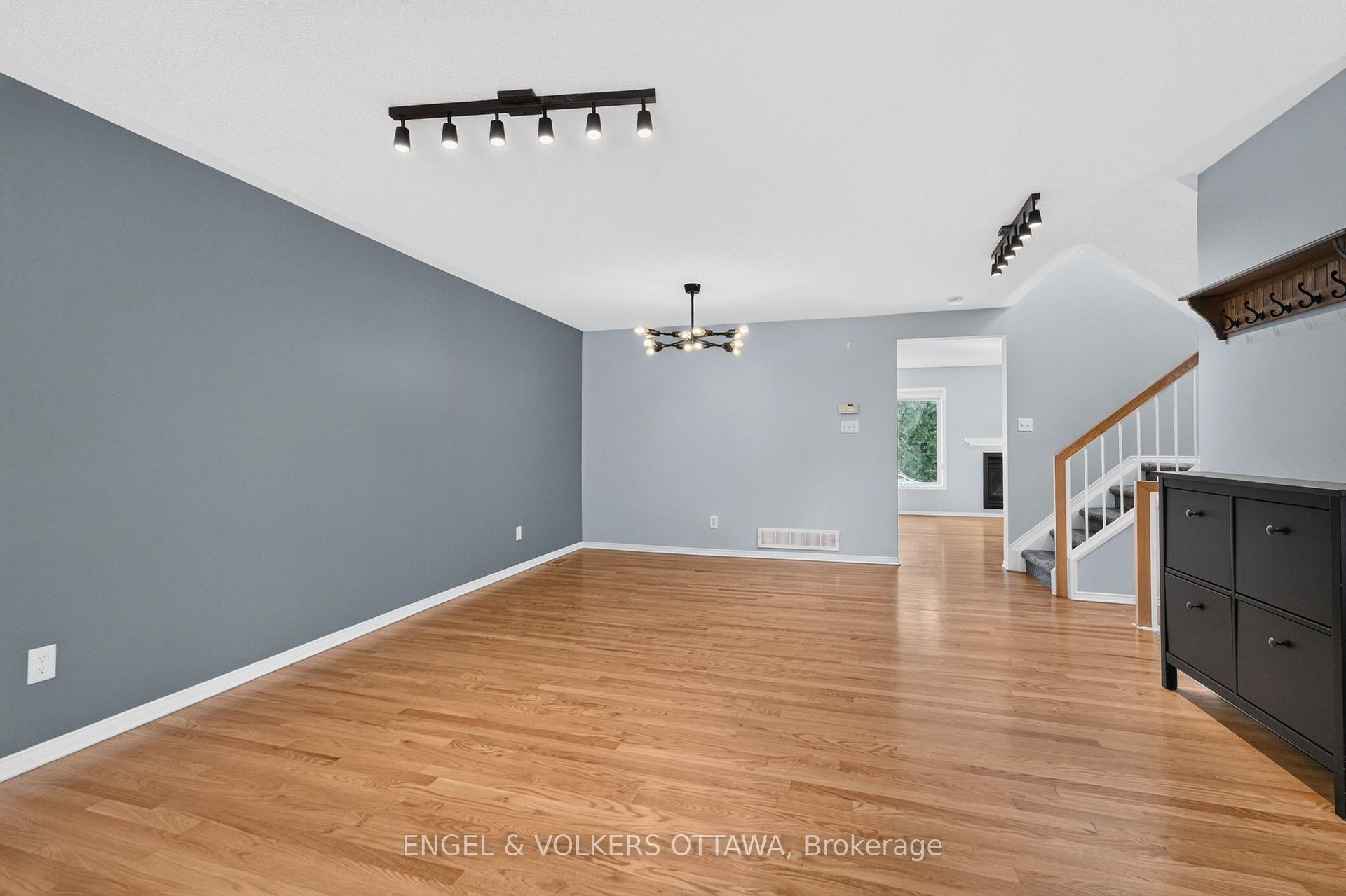 Photo 7 of 2123 Esprit Drive, Ottawa, Avalon East — HOMEH