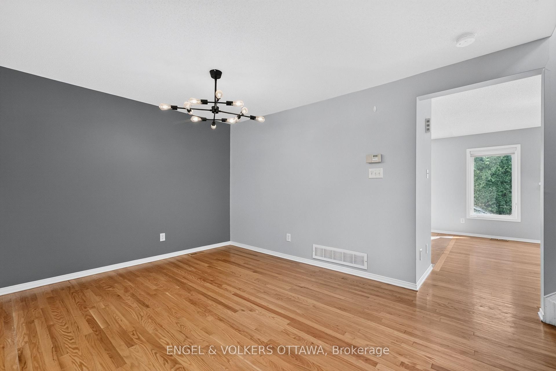 Photo 8 of 2123 Esprit Drive, Ottawa, Avalon East — HOMEH
