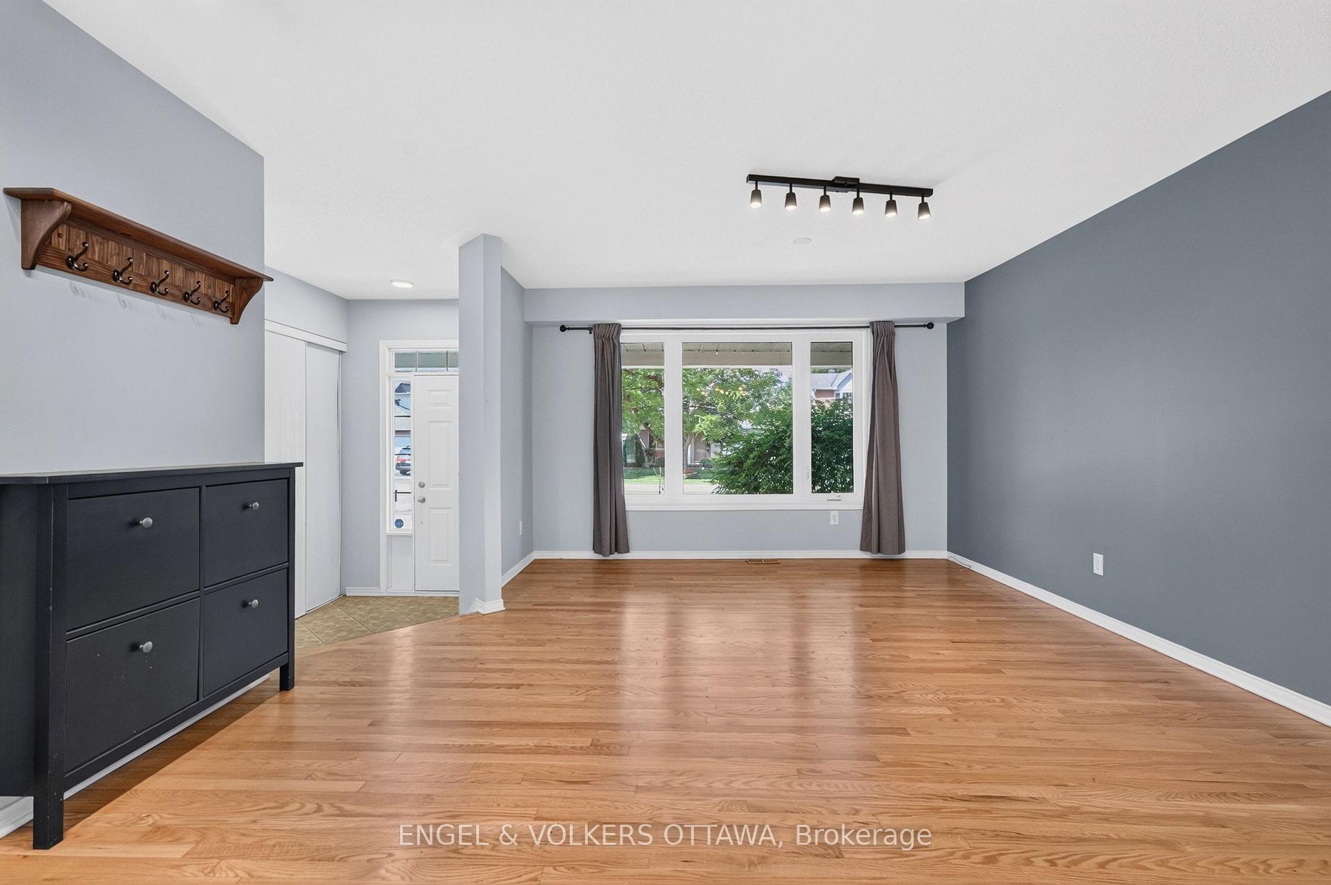 Photo 9 of 2123 Esprit Drive, Ottawa, Avalon East — HOMEH