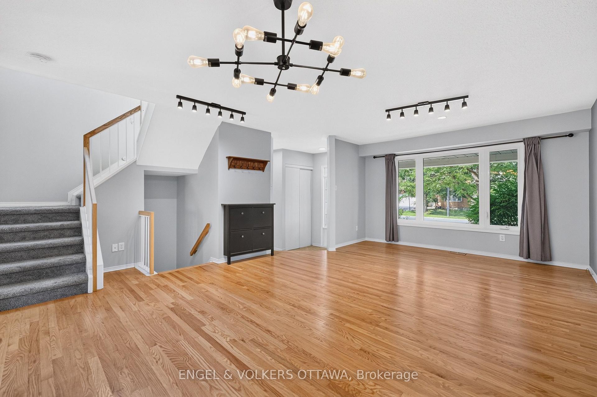 Photo 10 of 2123 Esprit Drive, Ottawa, Avalon East — HOMEH