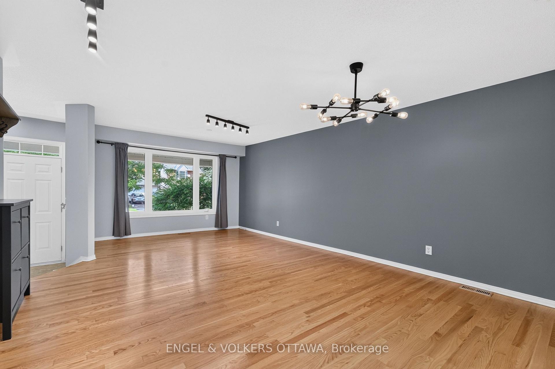 Photo 11 of 2123 Esprit Drive, Ottawa, Avalon East — HOMEH