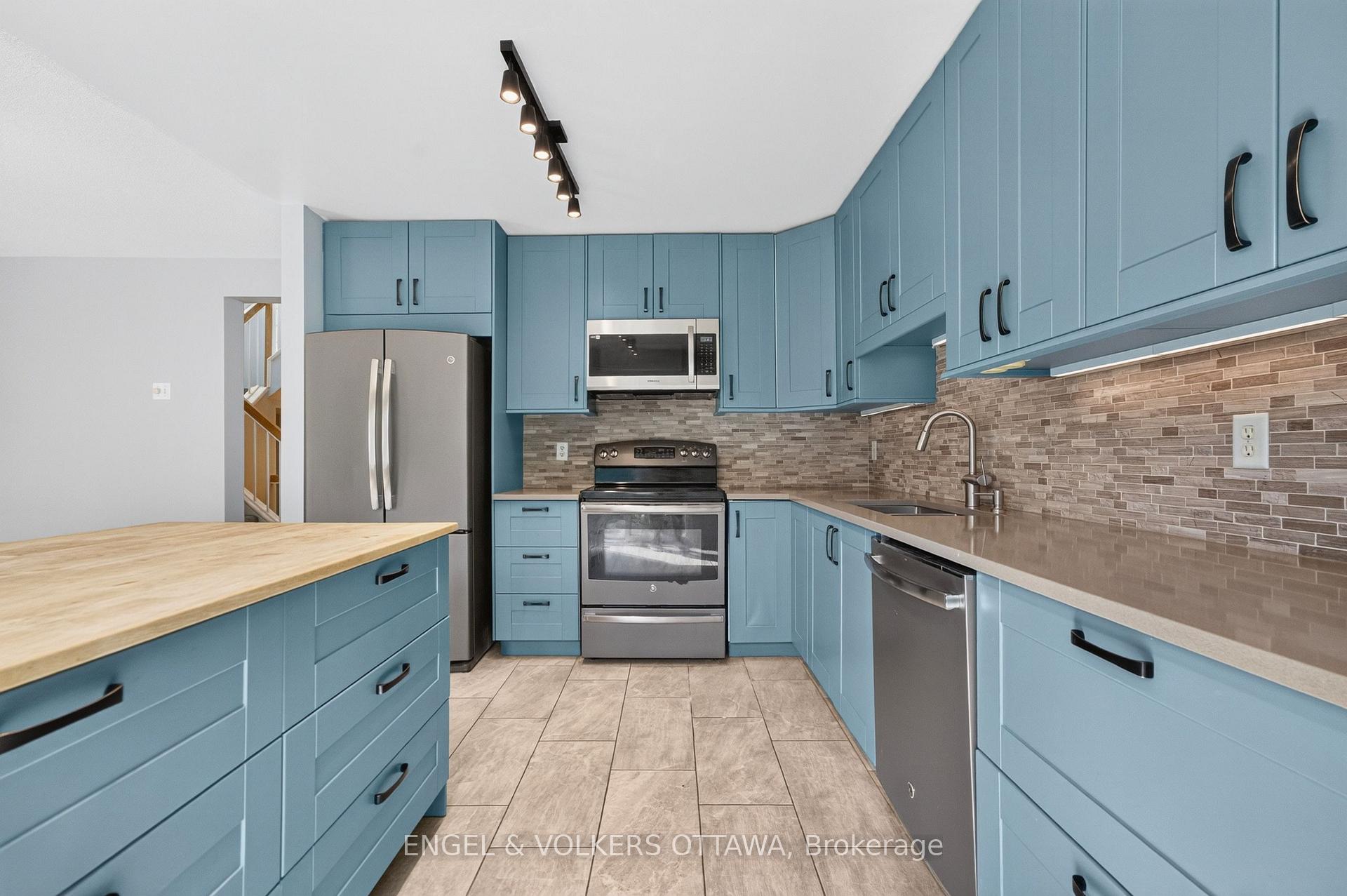 Photo 18 of 2123 Esprit Drive, Ottawa, Avalon East — HOMEH